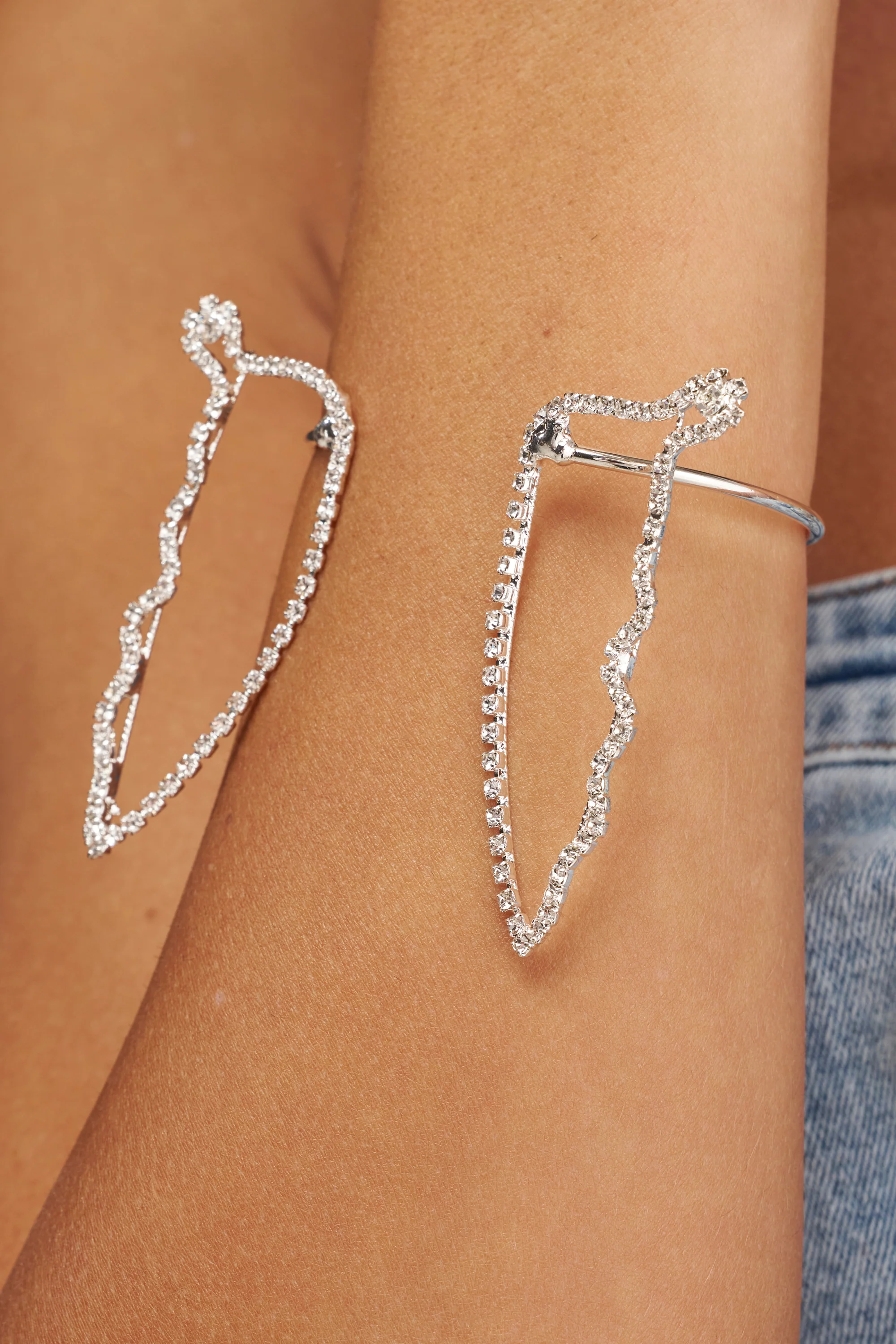 FLY AWAY ARM CUFF - Akira Store