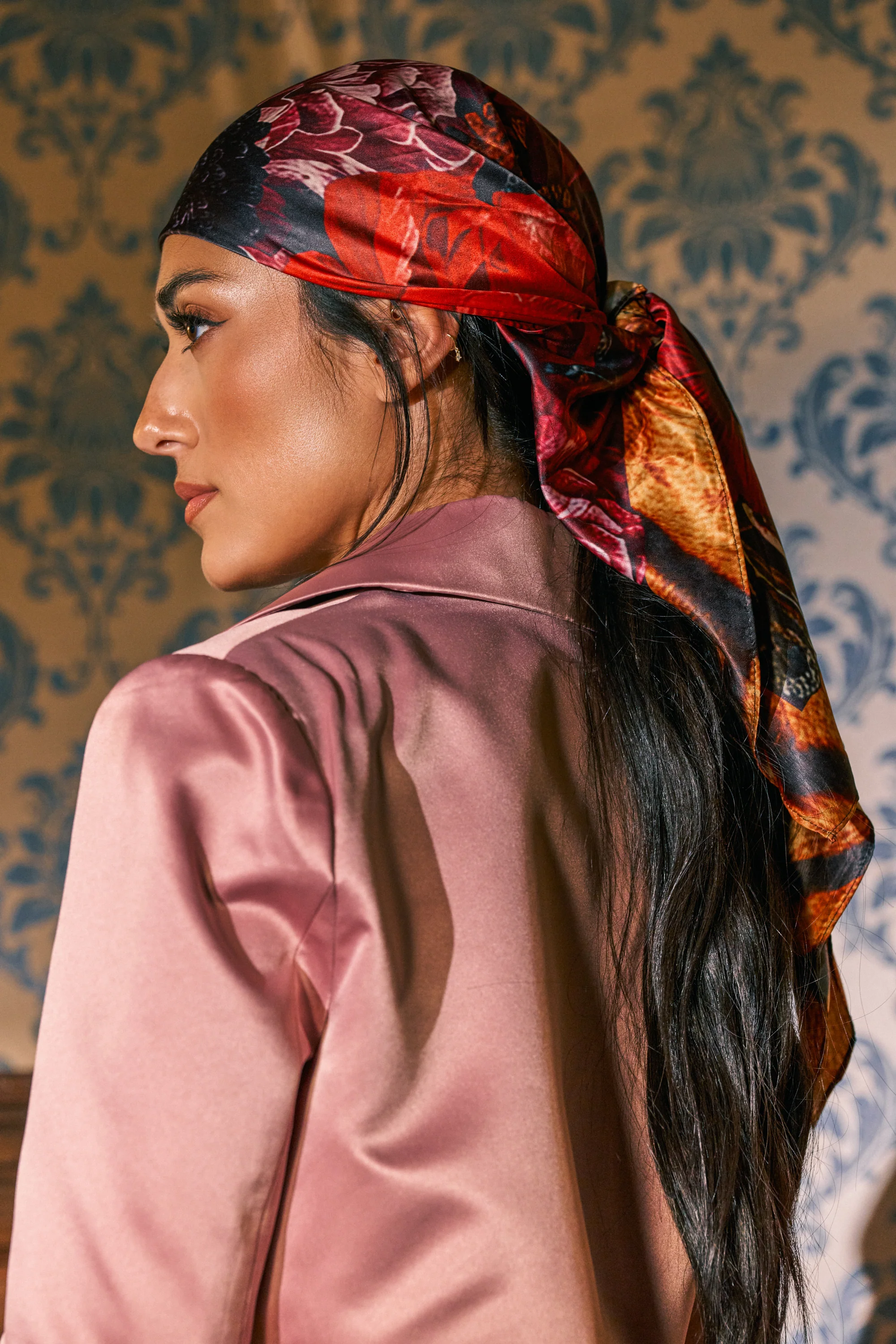 UNTAMED PETALS SCARF - Akira Store