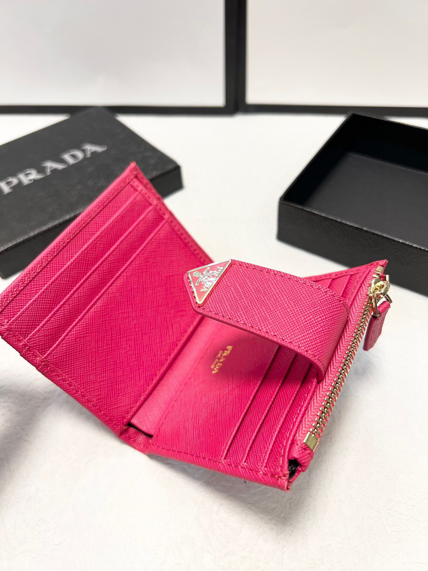 Pra wallet men and women size : 10x9 cm
