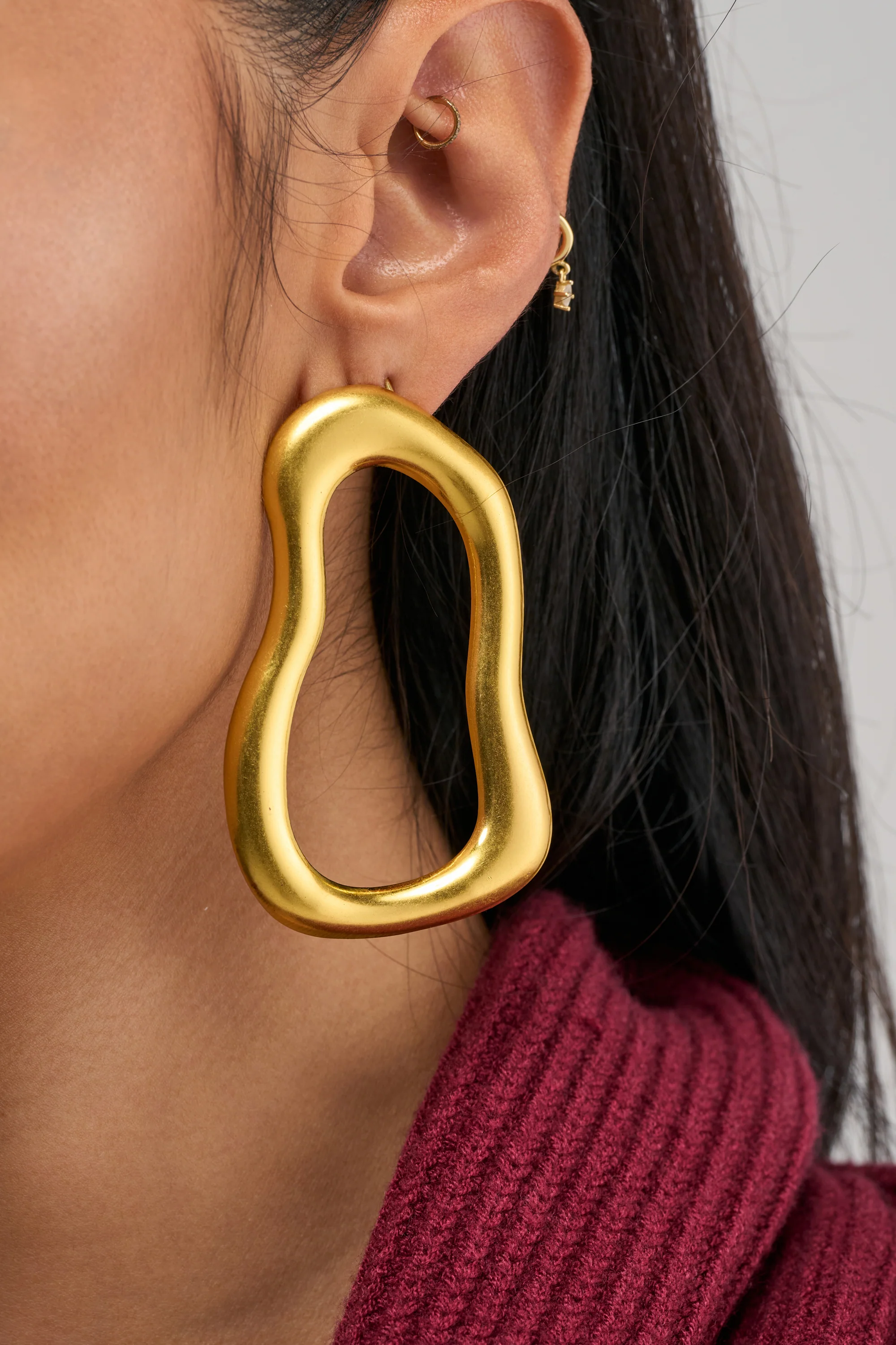 WAVEY BABY DANGLE EARRING IN GOLD - Akira Store