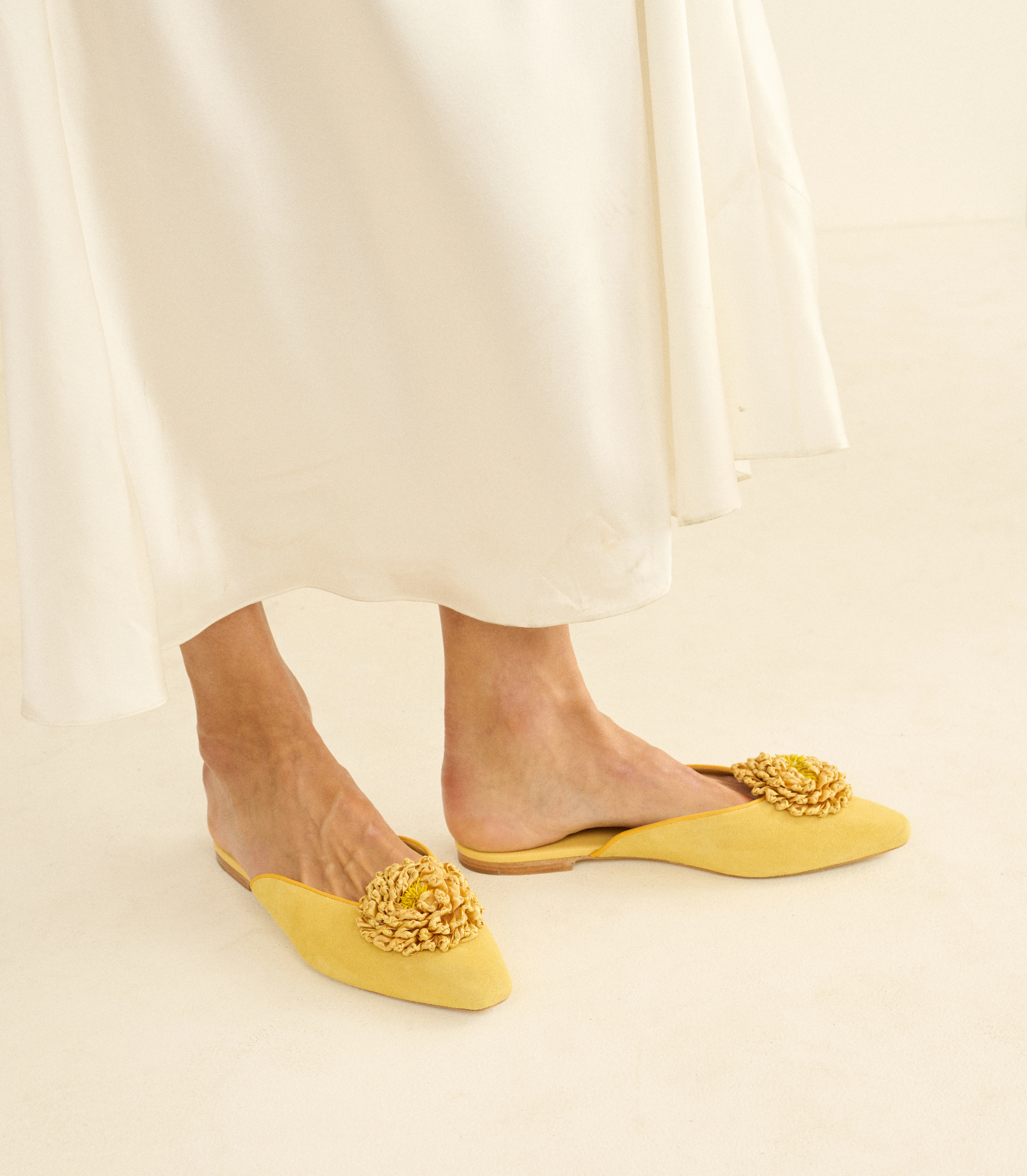 ADAIR SLIDE -- CANTALOUPE SUEDE