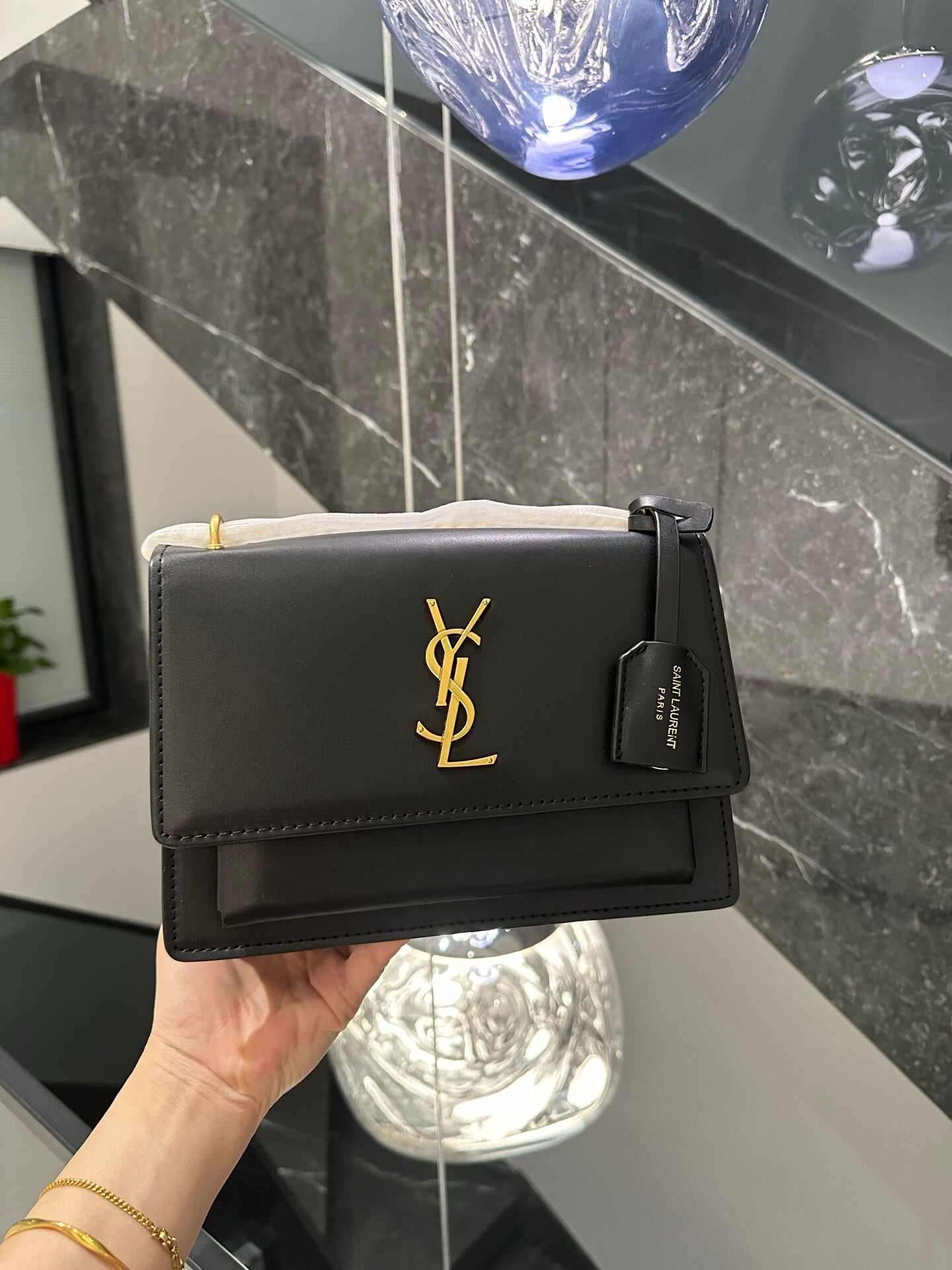 YSL【サンローラン】スムースレザーのサンセットミディアム