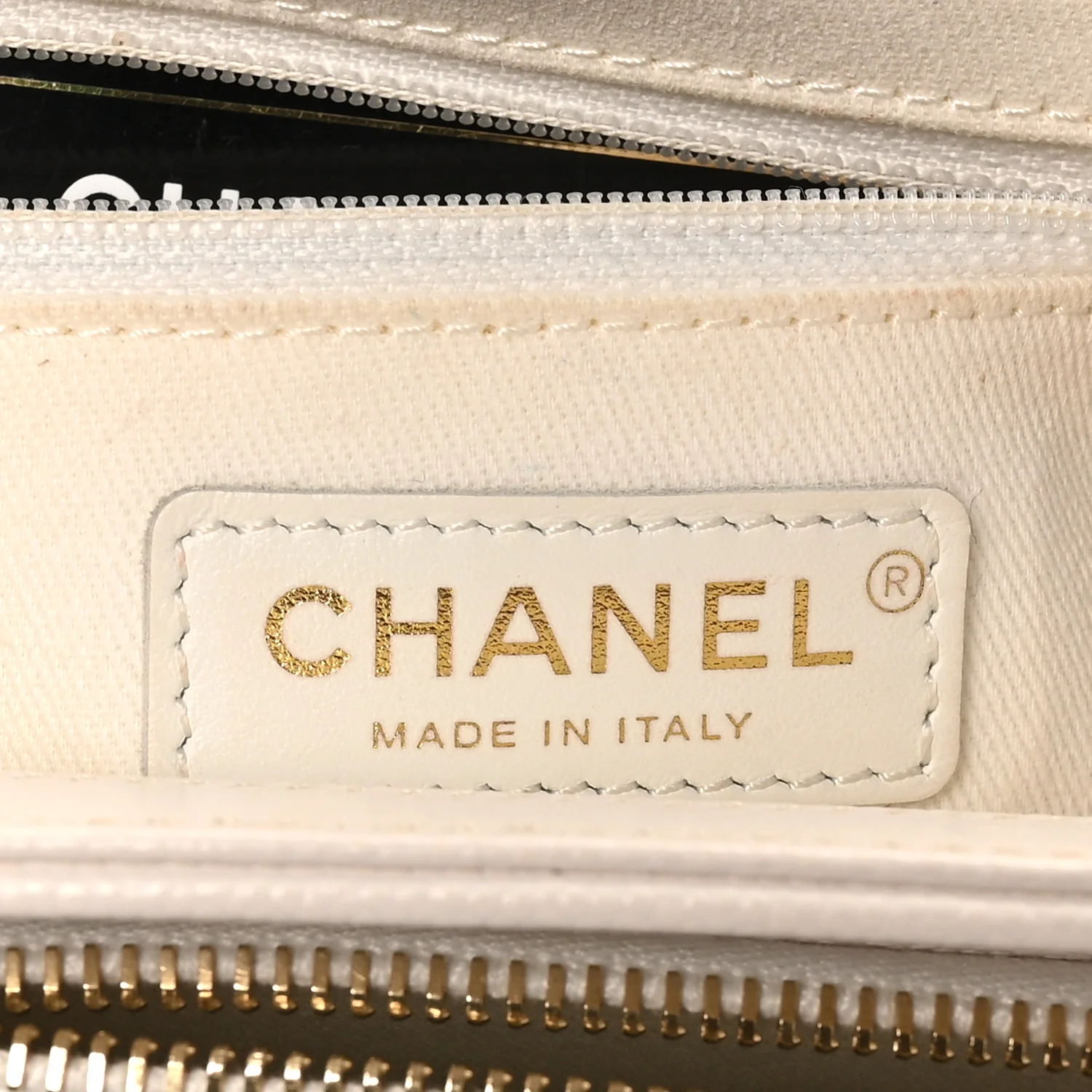Caviar Quilted Medium Business Affinity Flap White
