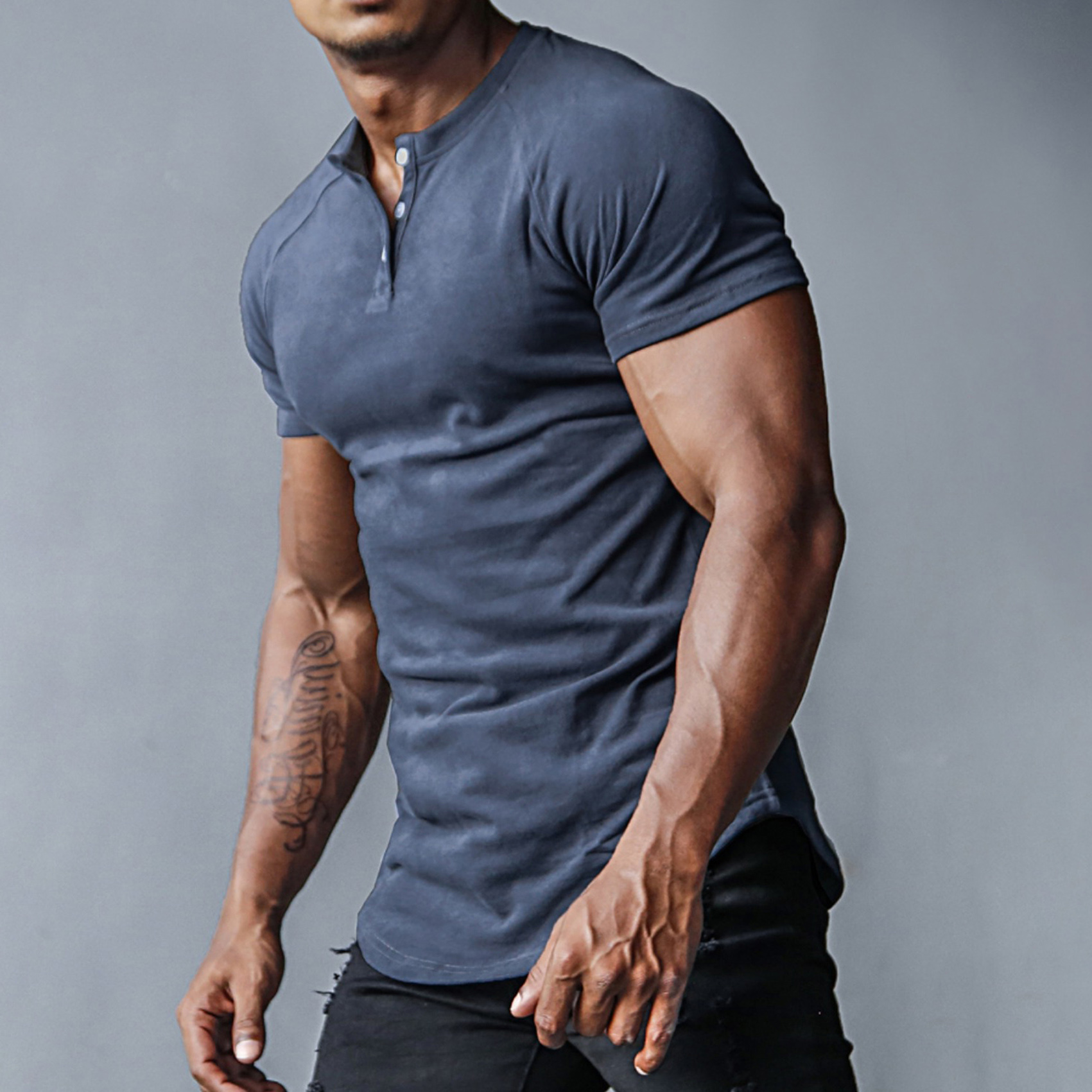 T-shirt à manches courtes et col Henley uni pour homme, idéal pour le sport, le fitness et la course à pied.
