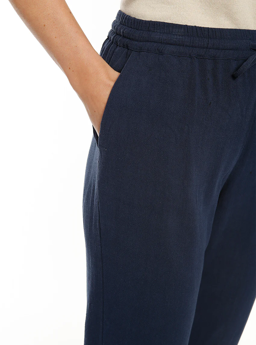 Pantacourt fluide femme en lin bleu marine