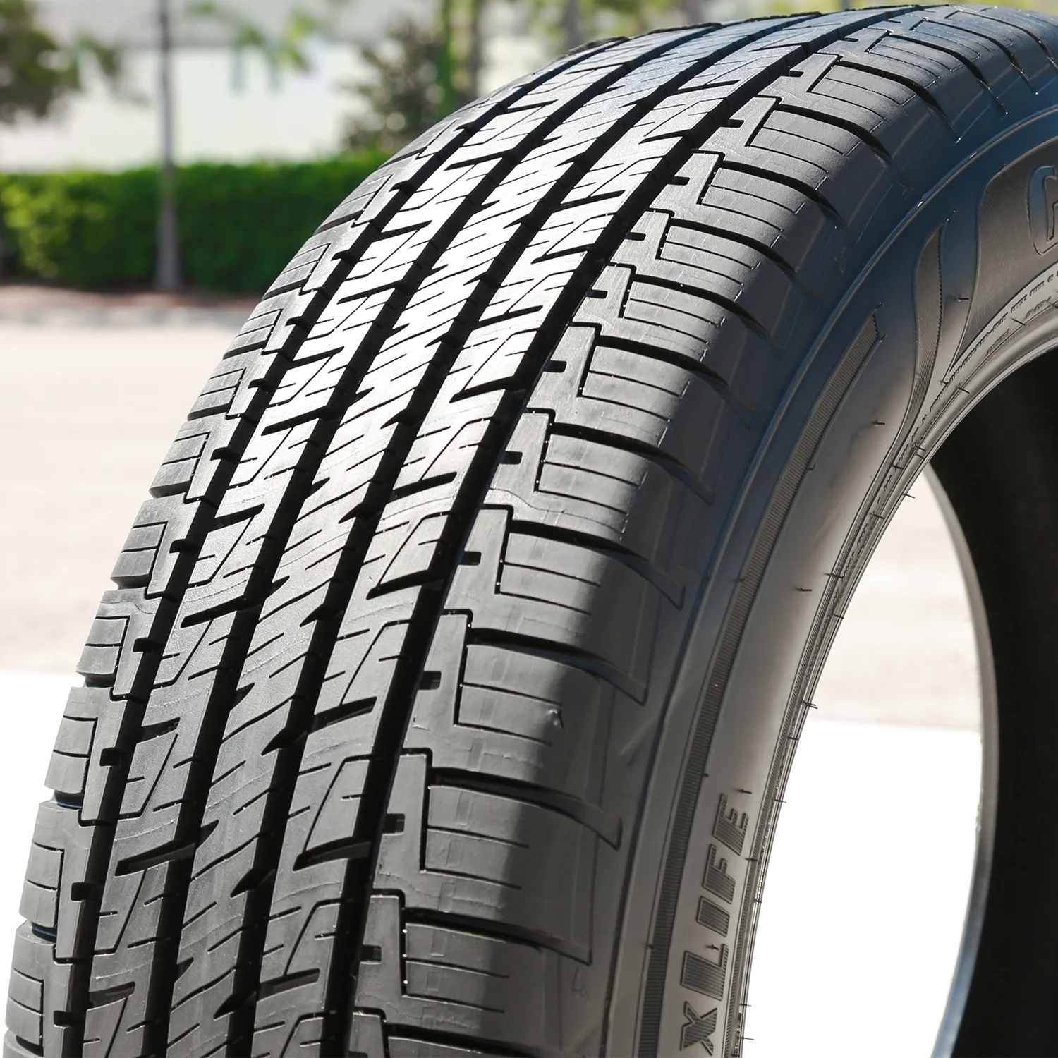 Set of 4 Goodyear Assurance Maxlife 235/55R17 99H a/S All-Season Tires