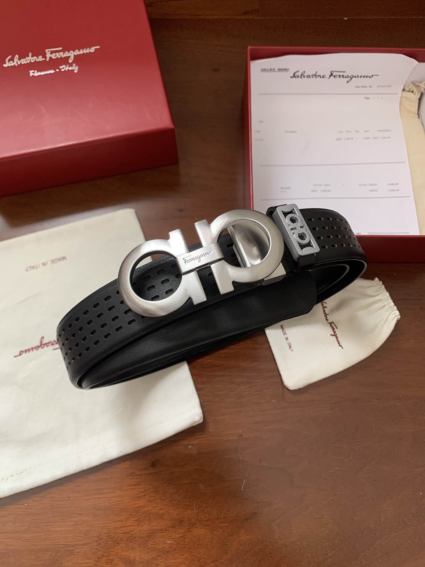 Ferragamo★長さ調節可能な中空パターンデザイン