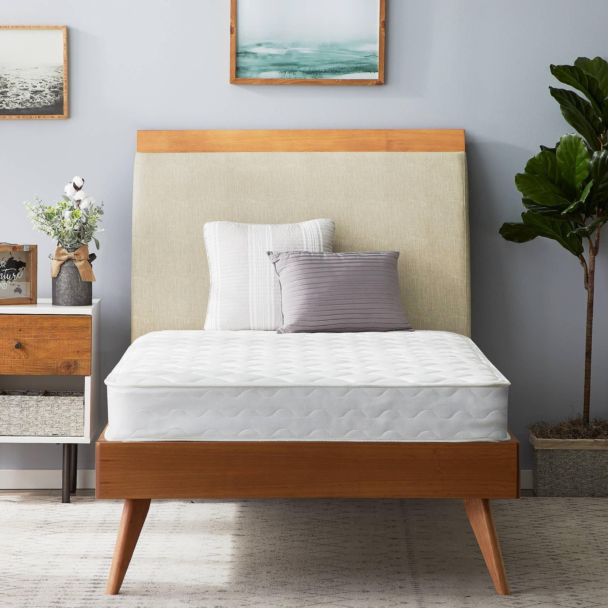 6 Innerspring Coil Mattress. Twin