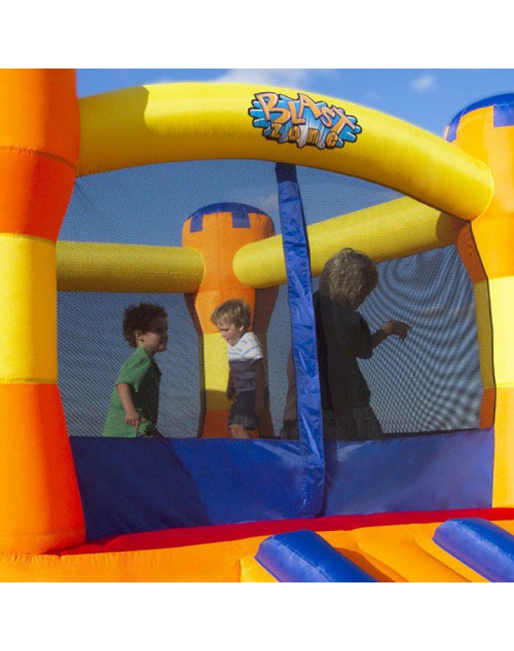 Château gonflable Play Palace de Blast Zone