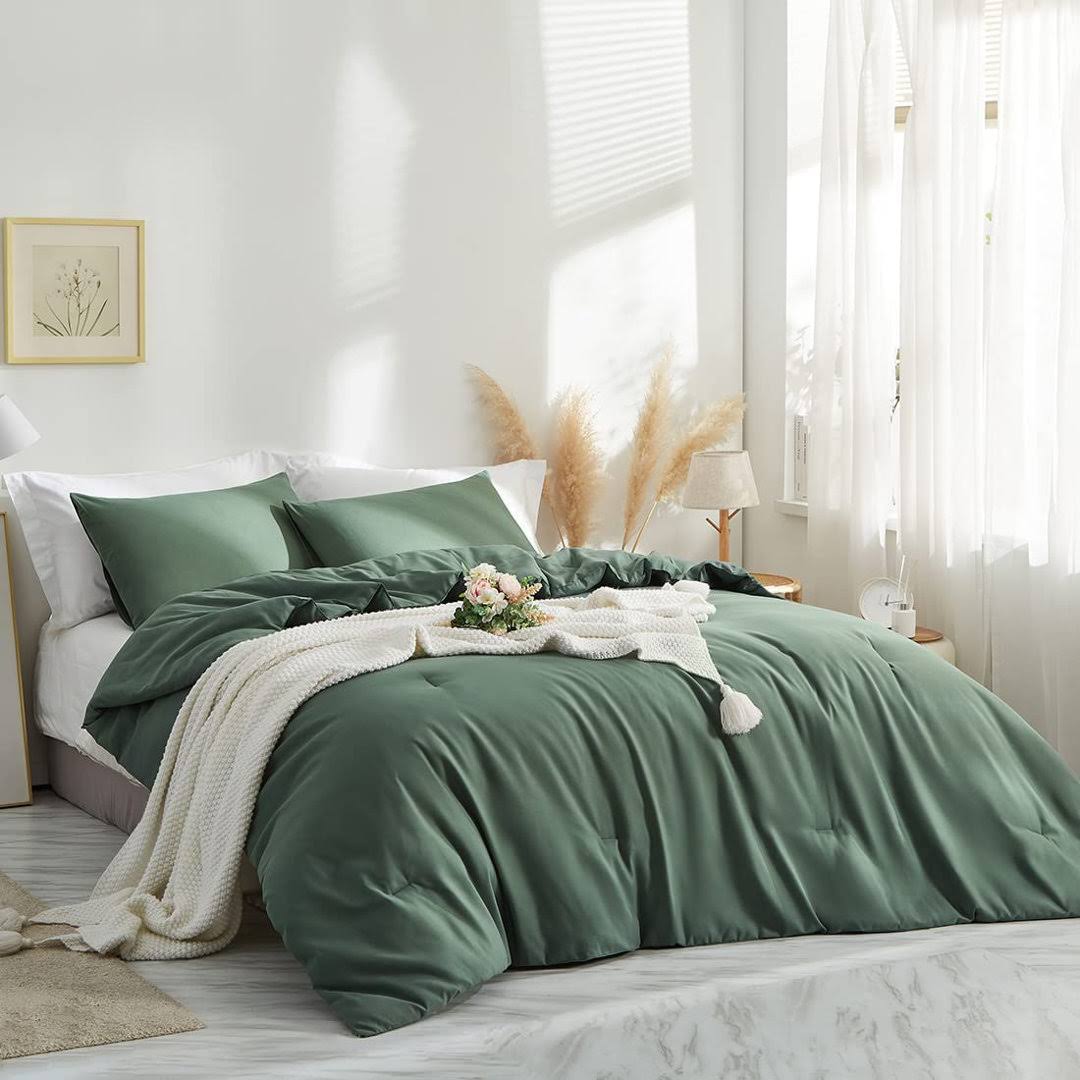 Talmage Microfiber 3 Piece Comforter Set Eider & Ivory Color: Light Green, Size: Queen Comforter + 2 Standard Pillowcases