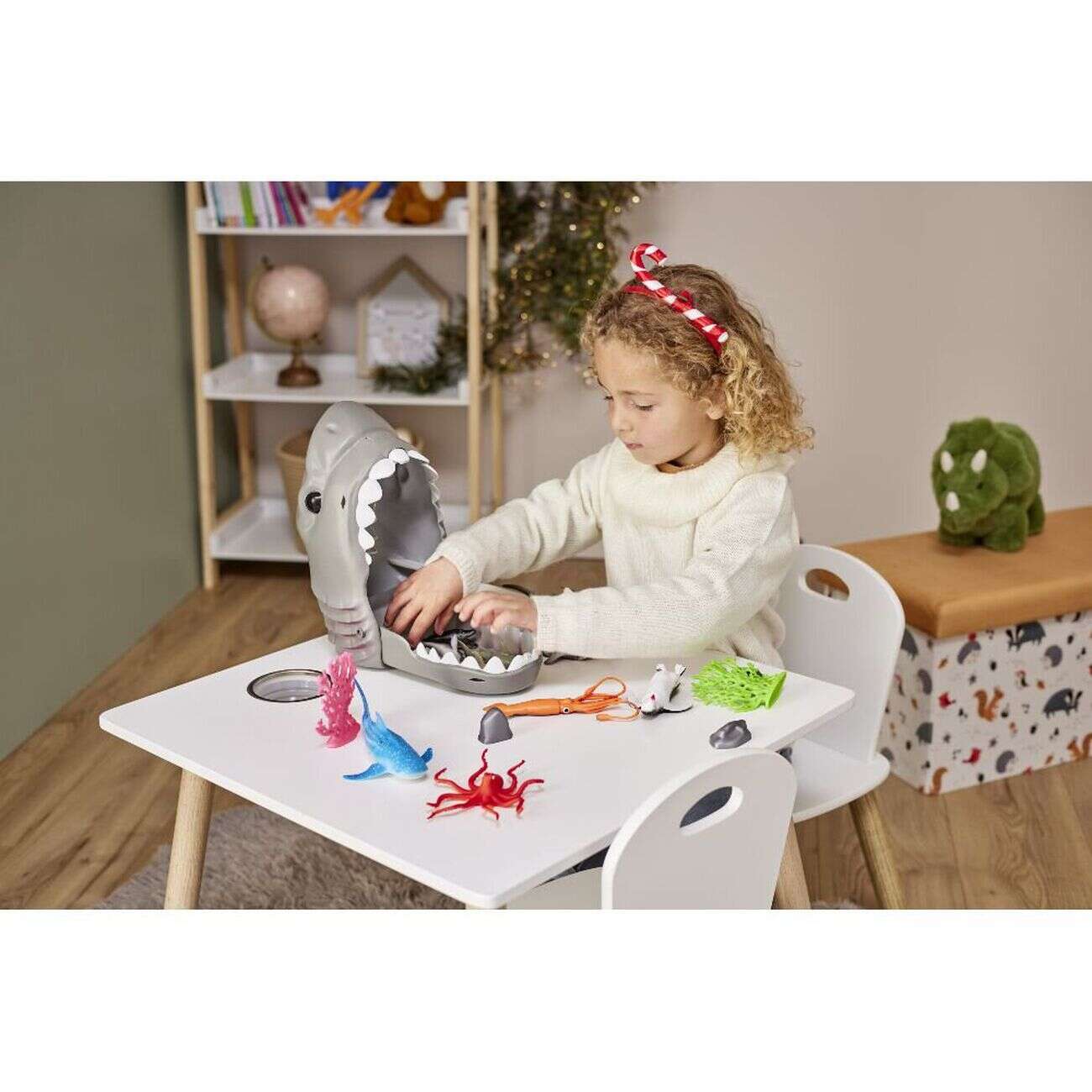 Tête de requin + 20 figurines