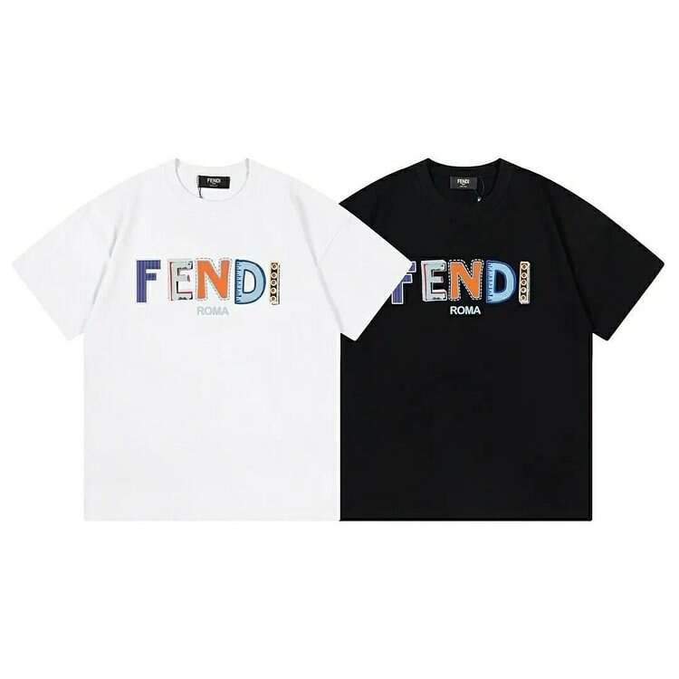 【FENDI】【在庫あり】【即日出荷】（フェンディ）男女兼用半袖Tシャツ