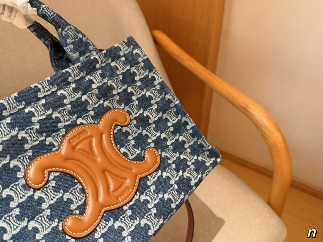 ce new arrival tote bag size: 24×18×9 cm