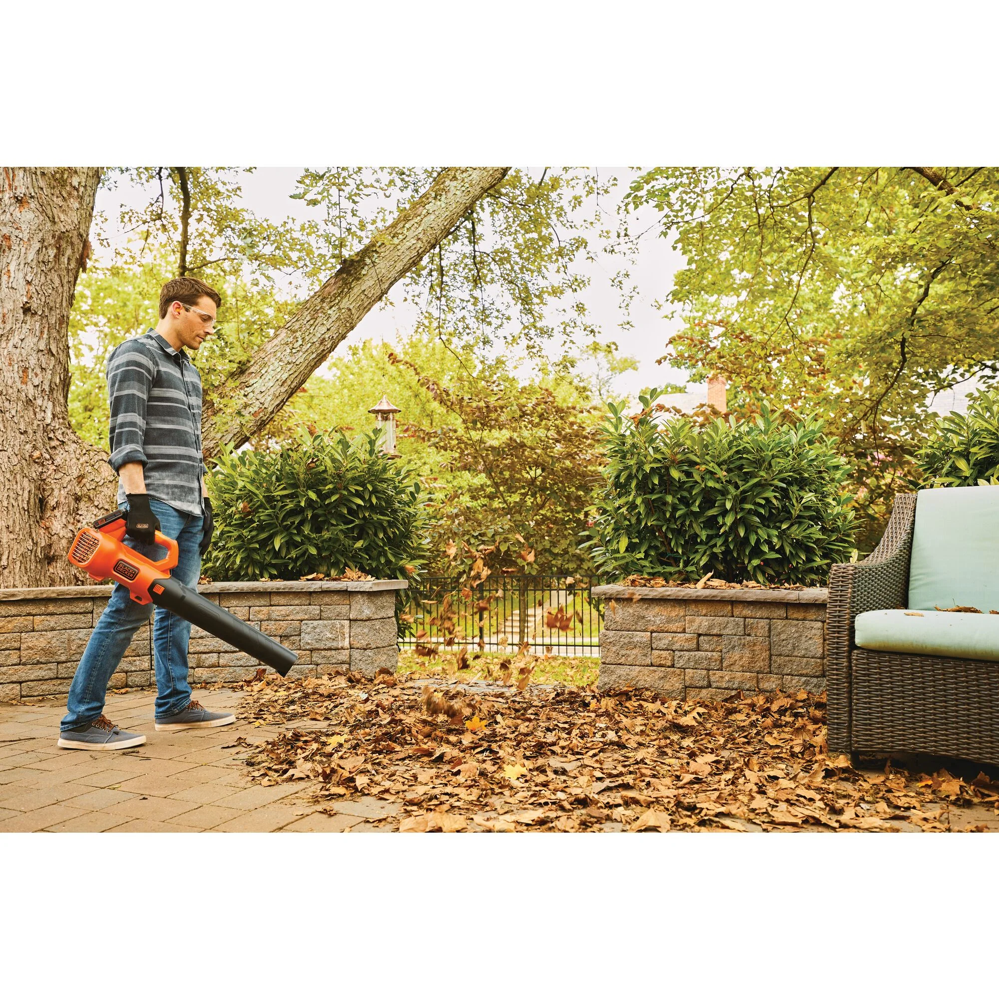 BLACK+DECKER 20V Max* Leaf Blower, Axial, 2.0 - Ah, (BCBL700D1)