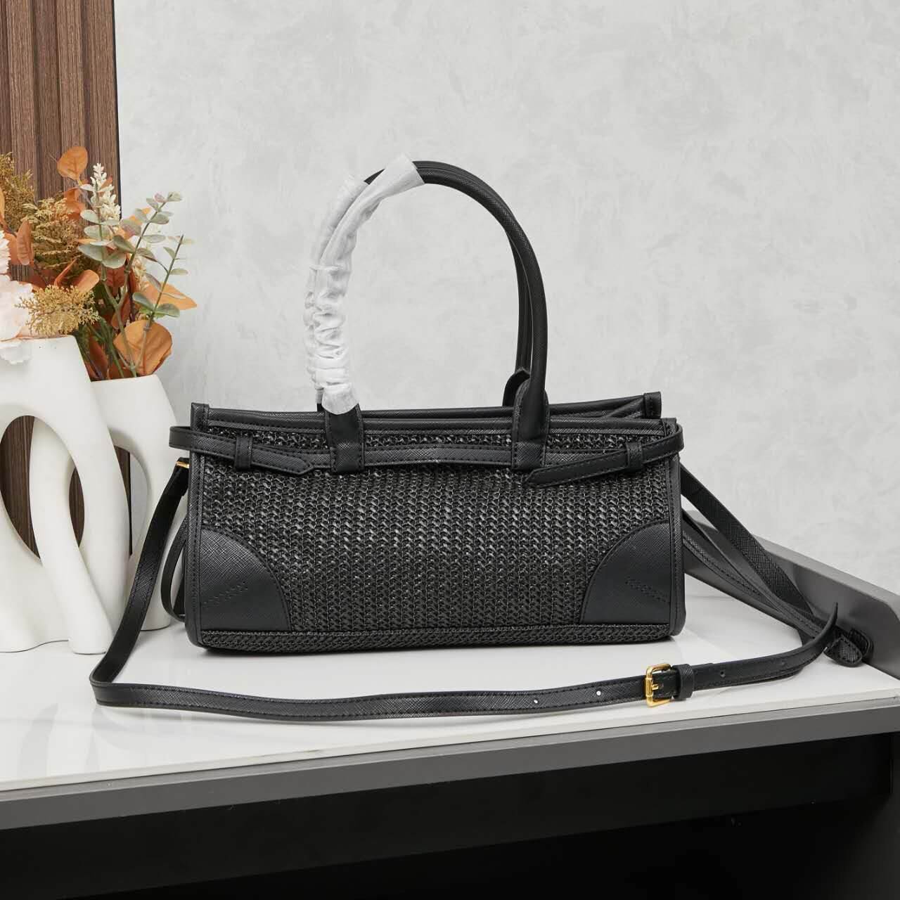 PRADA バッグ 編み込みバッグ ラタンバッグ ビーチバッグ