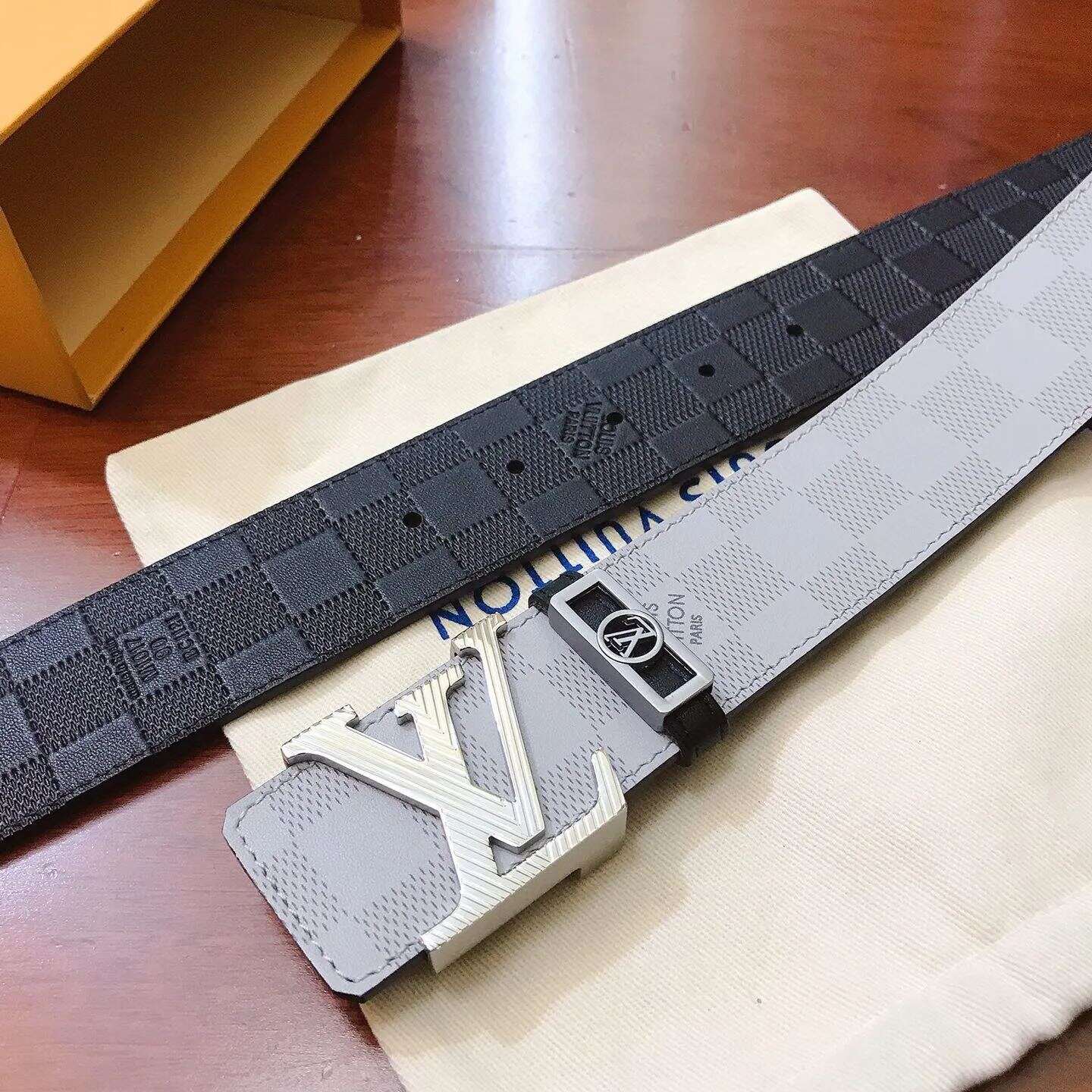 Louis Vuitton ソフトレザーシリーズ シルクスクリーン市松模様