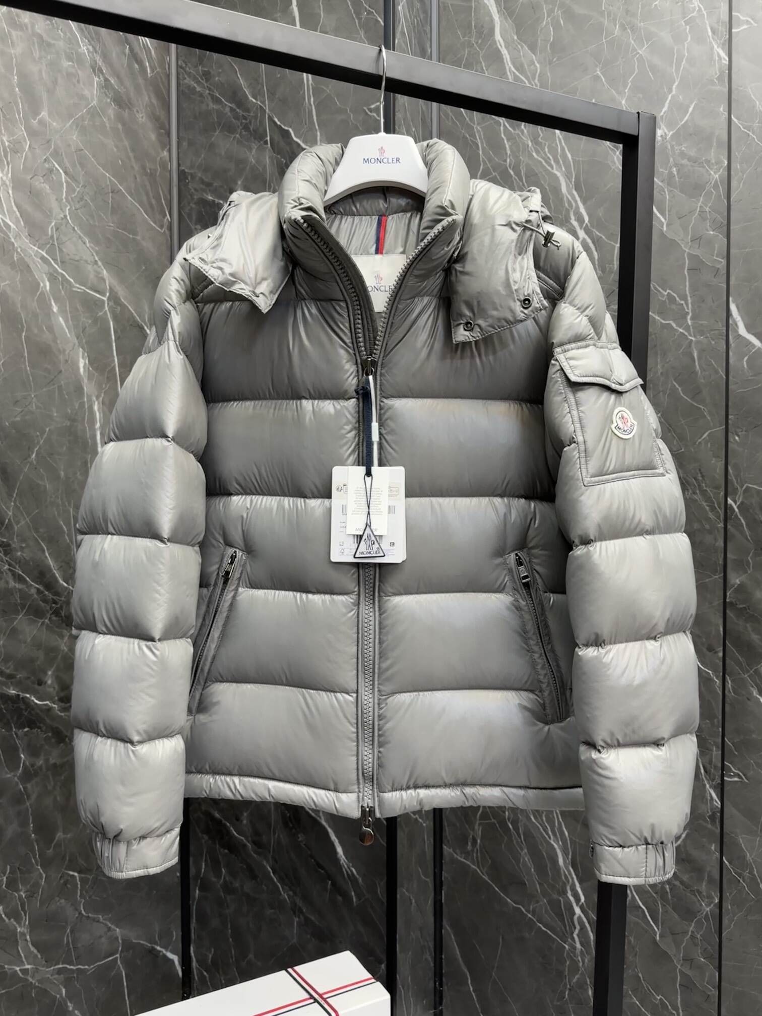 【公式認定ストア】MONCLER MAYA 限定グレー モンクレール 定番ダウンコート 限定発売中！爆買い！即完売必至
