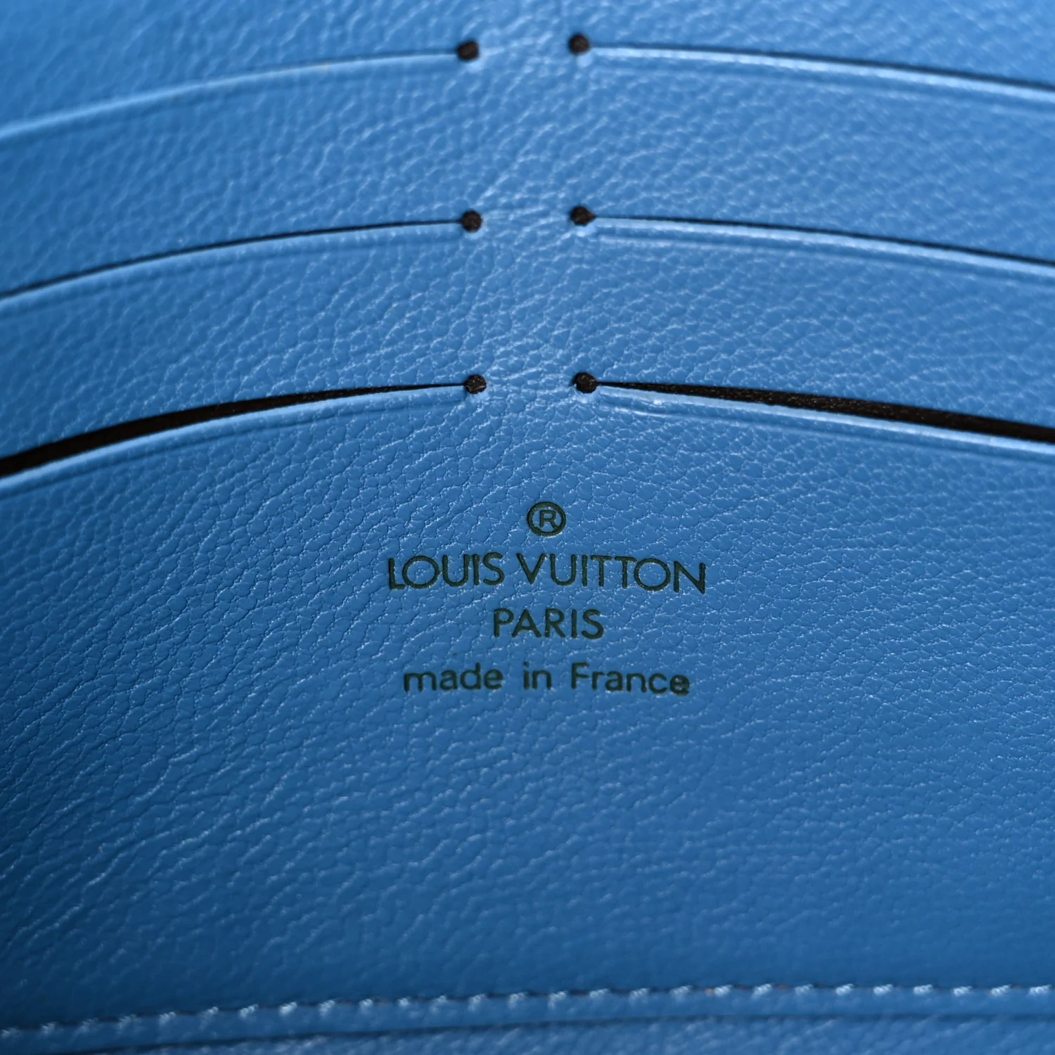 Crocodile Twist Chain Wallet Bleuet