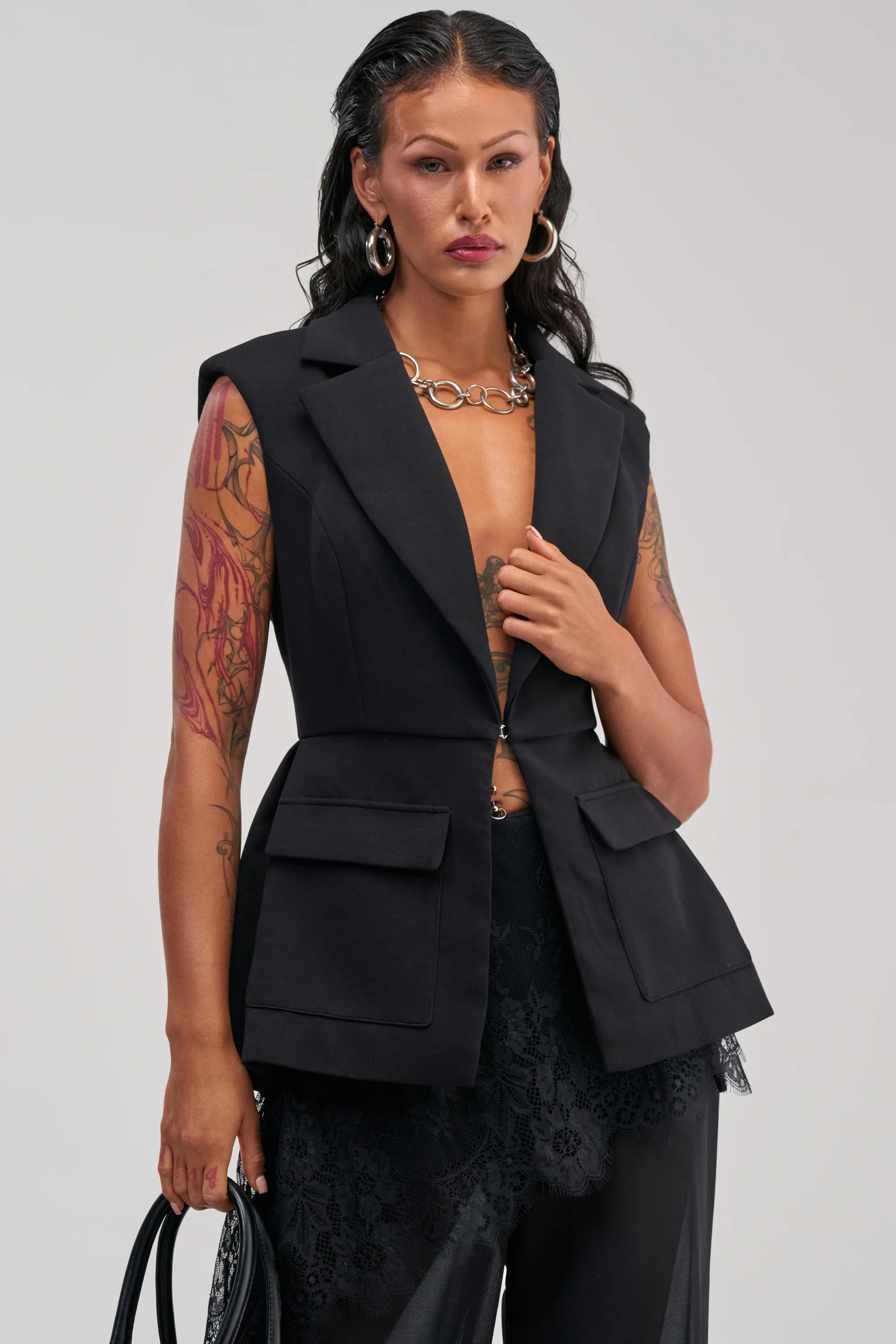 NAOMI BLAZER VEST IN BLACK - Akira Store