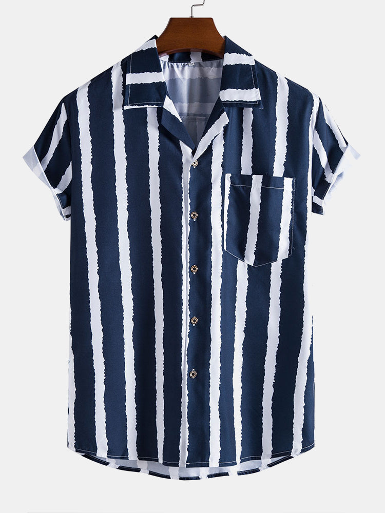 Chemises à larges rayures et revers