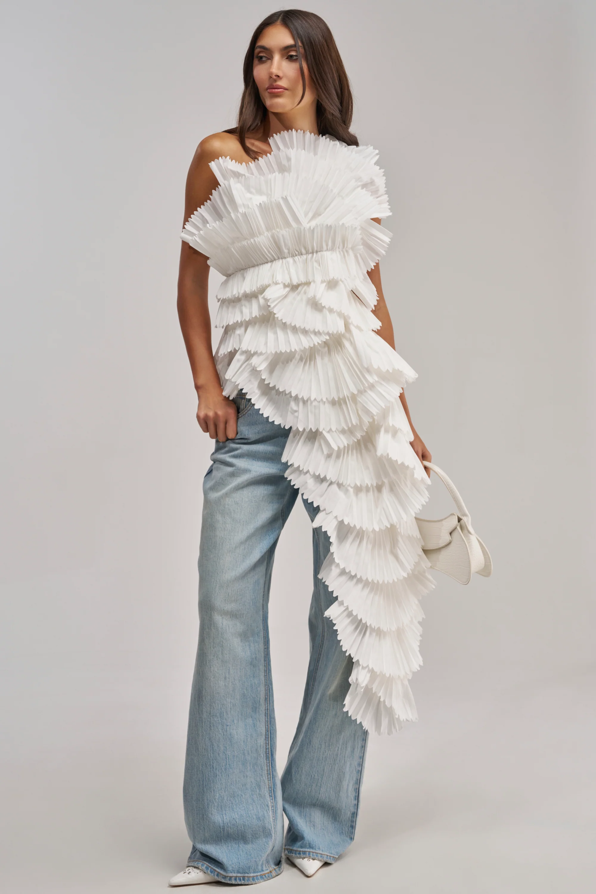LUXURIOUS ASYMMETRICAL TOP IN WHITE - Akira Store