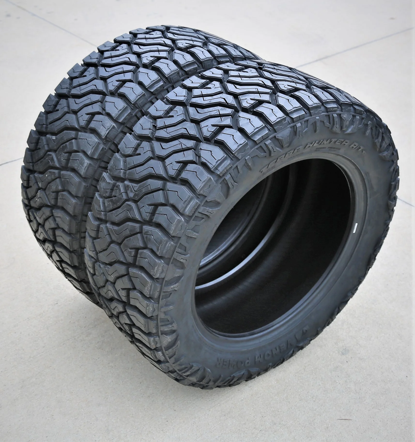 Venom Power Terra Hunter R/T+ 33X12.50R17 120Q E 10 Ply Rugged Terrain Light Truck Tire