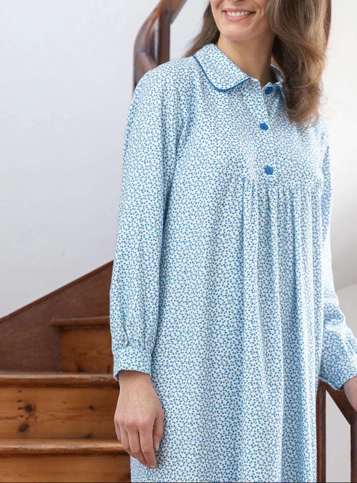 Chemise de nuit femme imprimés fleuris en coton pétales bleues