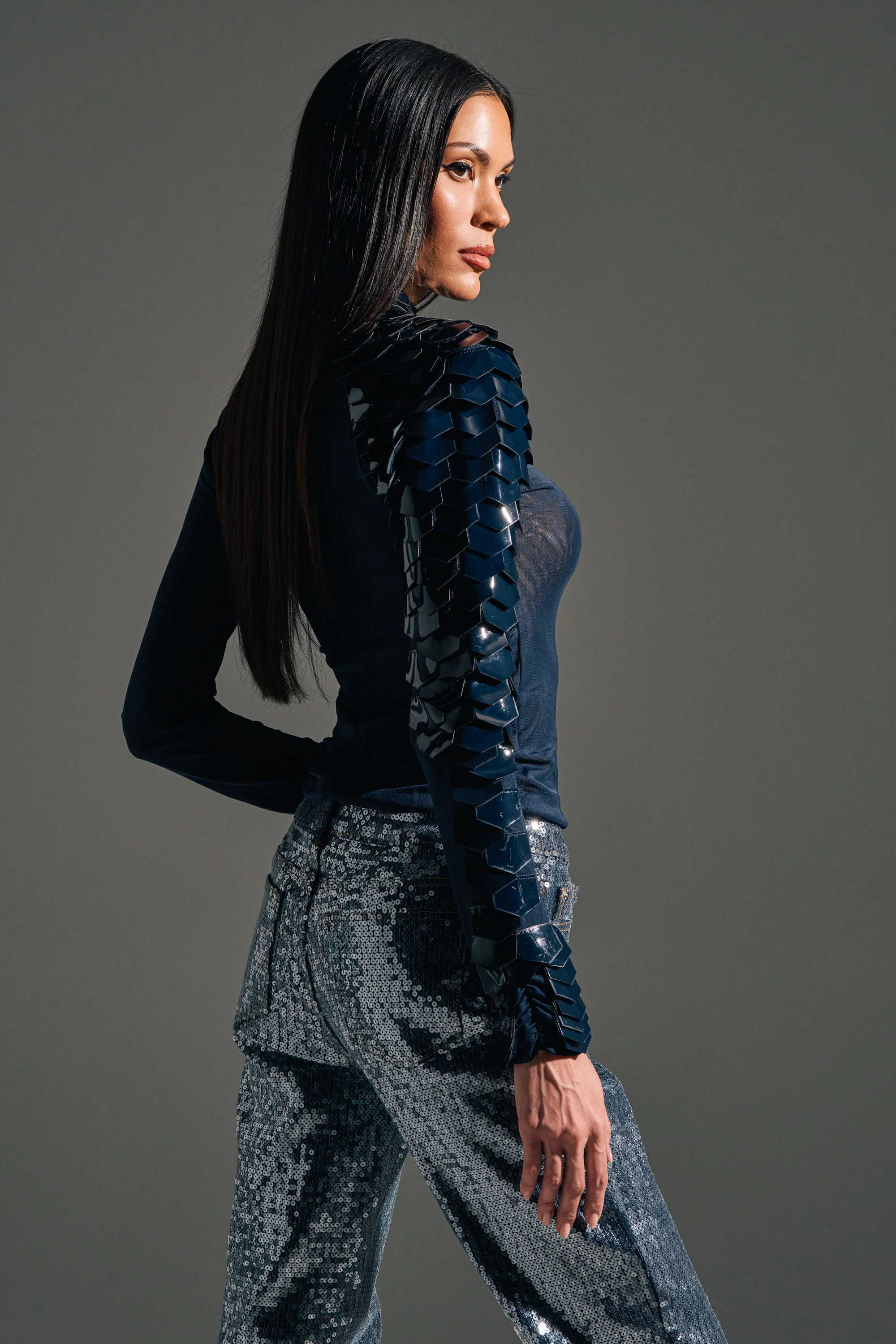 VELMA VINYL SINGLE SLEEVE SCALE TOP IN NAVY - Akira Store