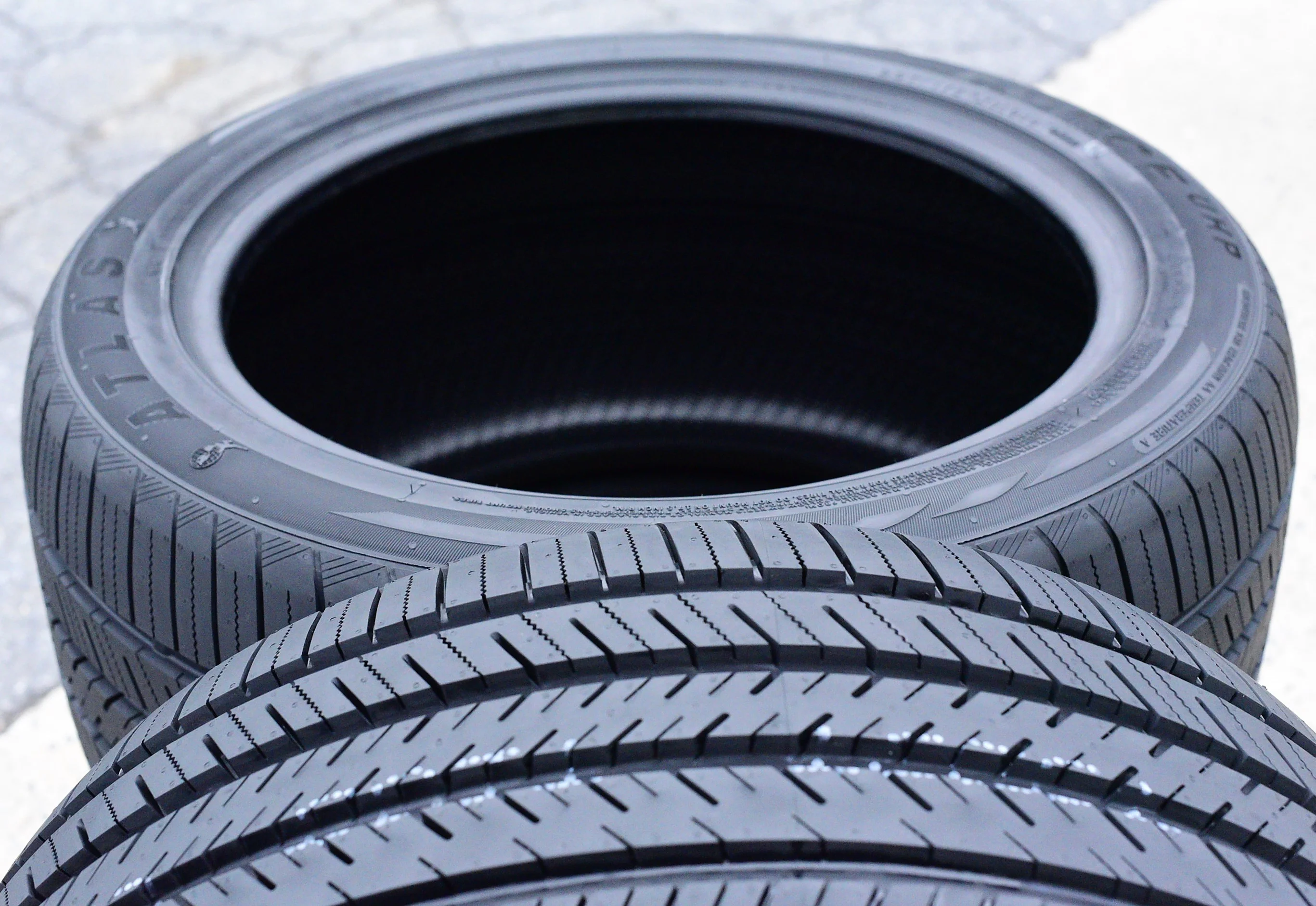 Atlas Force UHP 275/40R17 98W BSW