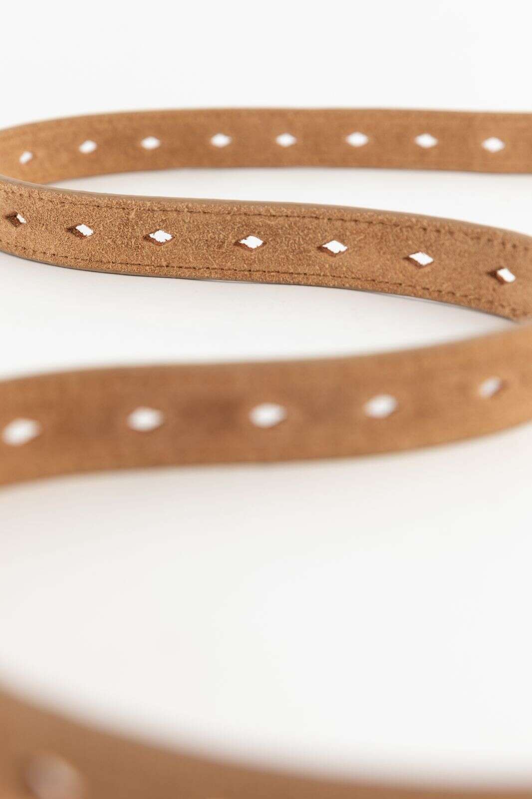 Bruine su&egrave;de riem met goudkleurige gesp