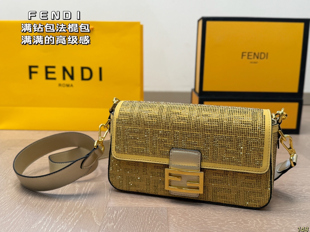 Fen new arrival Baguette Chain bag size??26*15 cm