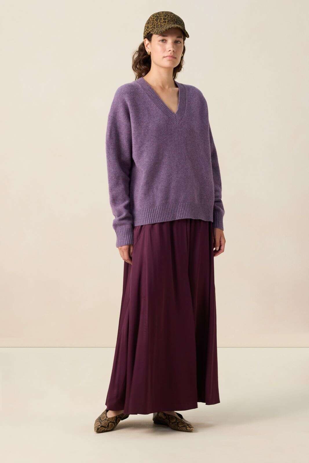 Paarse trui met V-hals