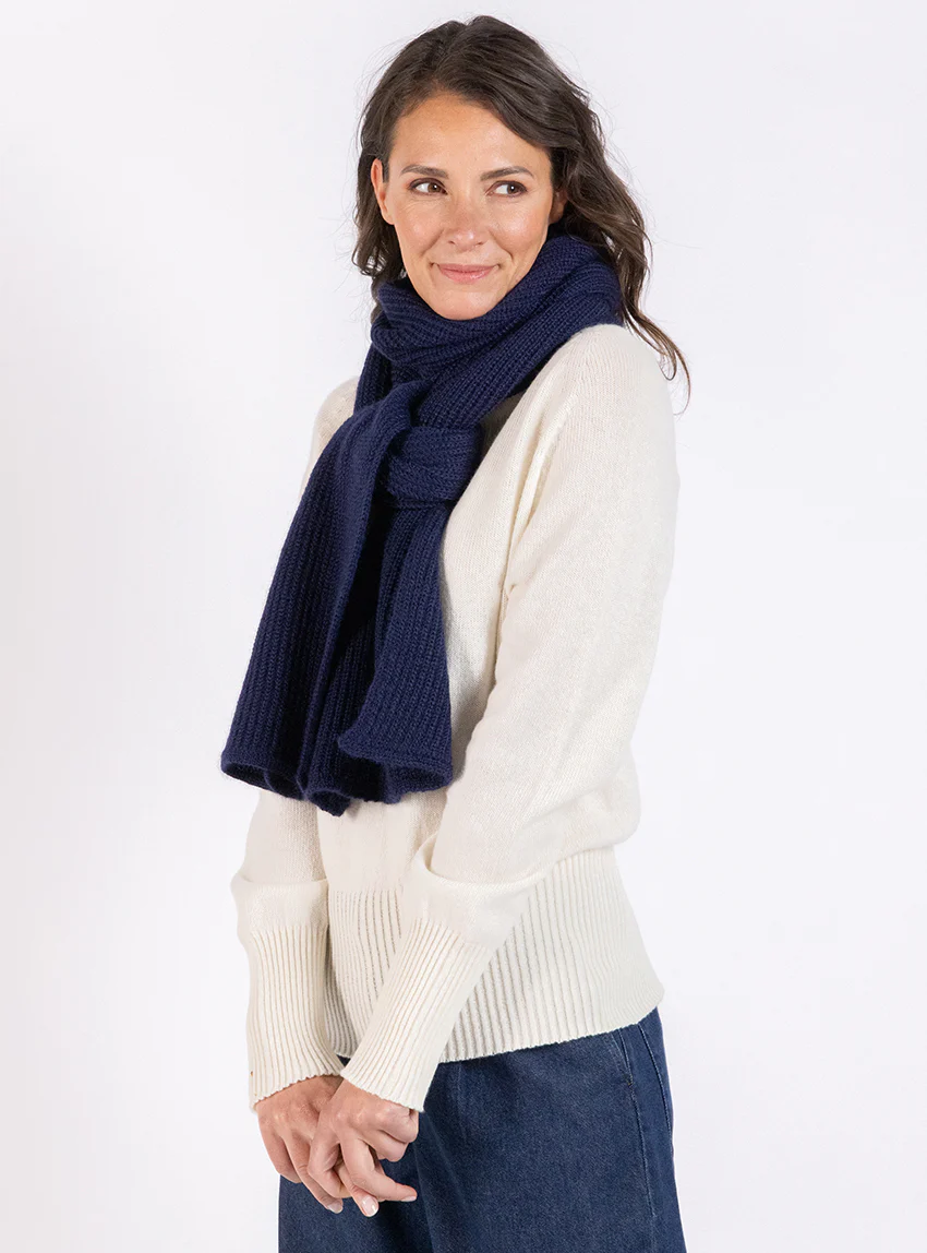 Echarpe douce et chaude en mohair bleu marine