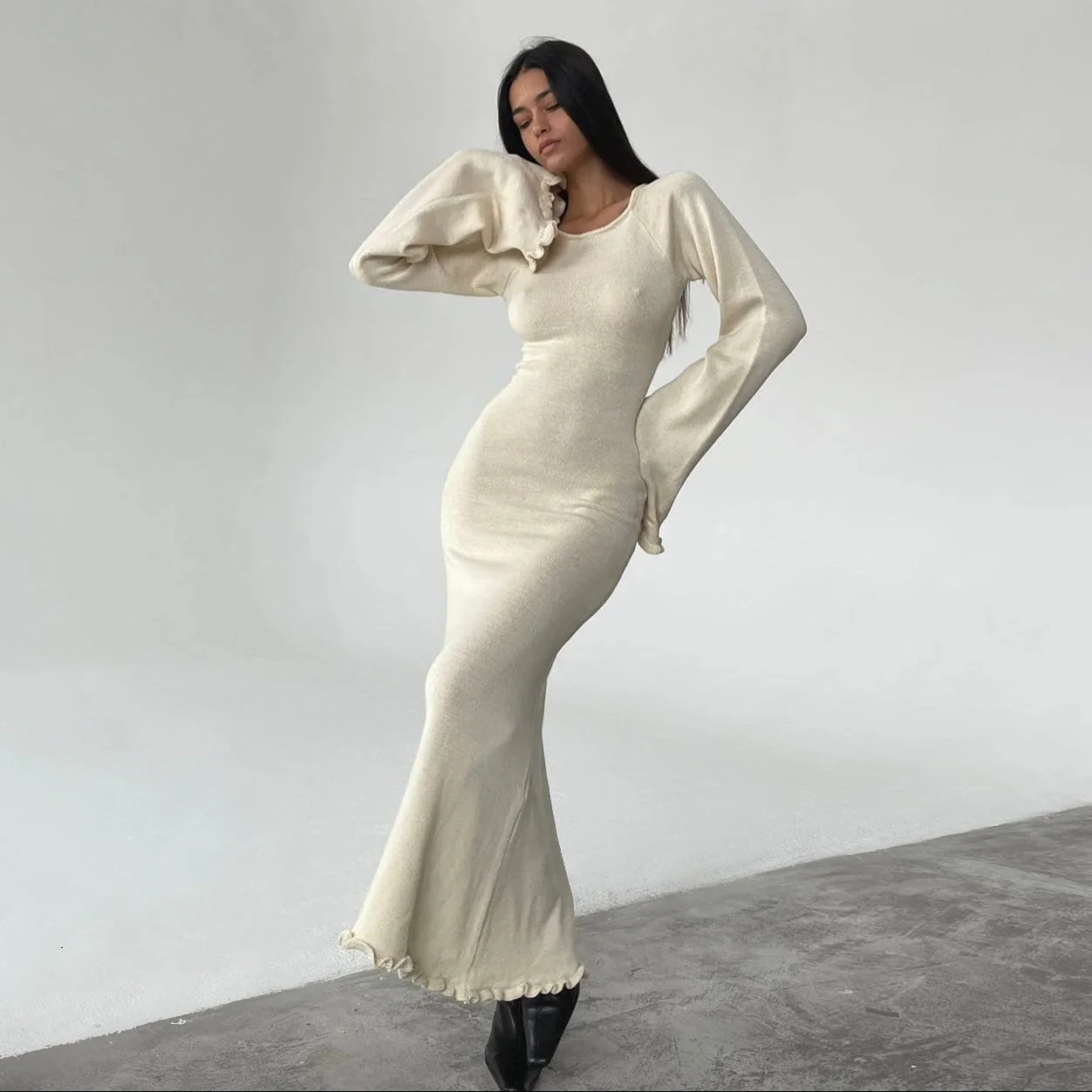 Robe longue en maille nuage ivoire à dos ouvert