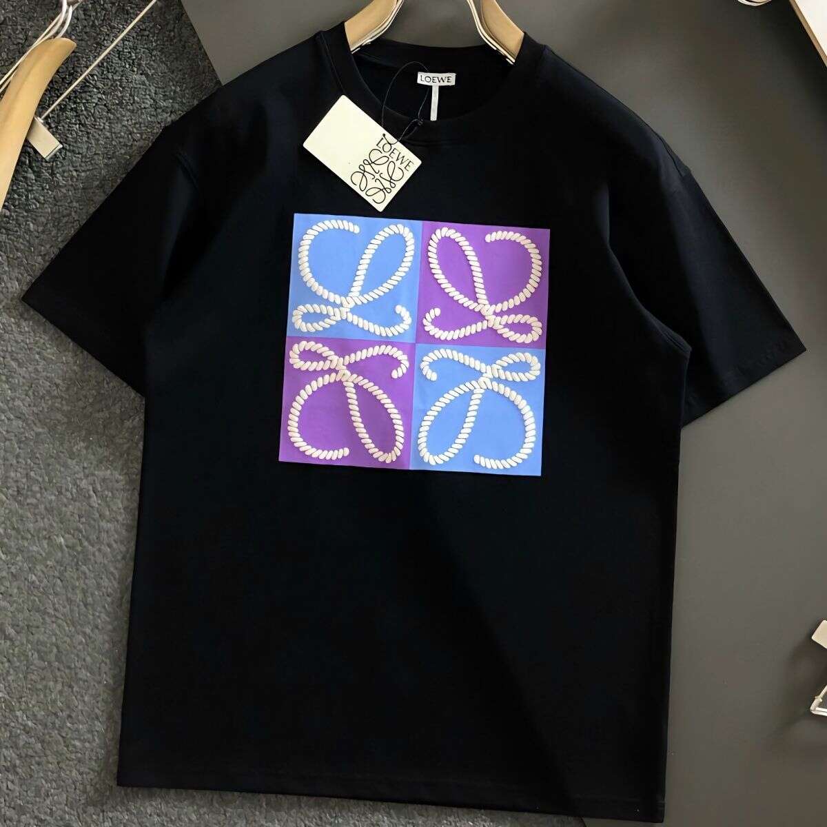 【LOEWE】（ロエベ）男女兼用、ご好評に付き再入荷！半袖Tシャツ