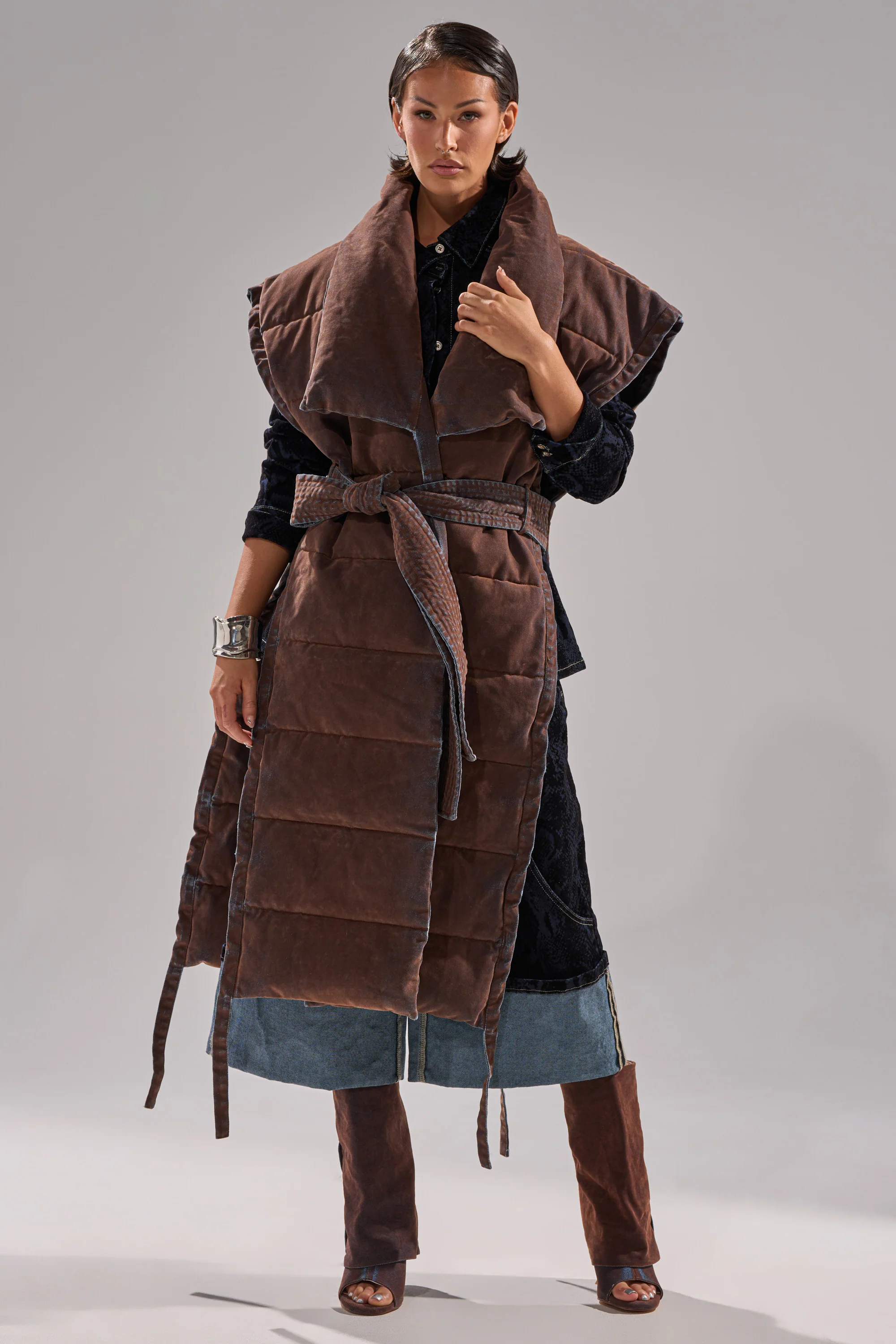 PILOT JONES LONGLINE PUFFER VEST IN VELVET DENIM - Akira Store