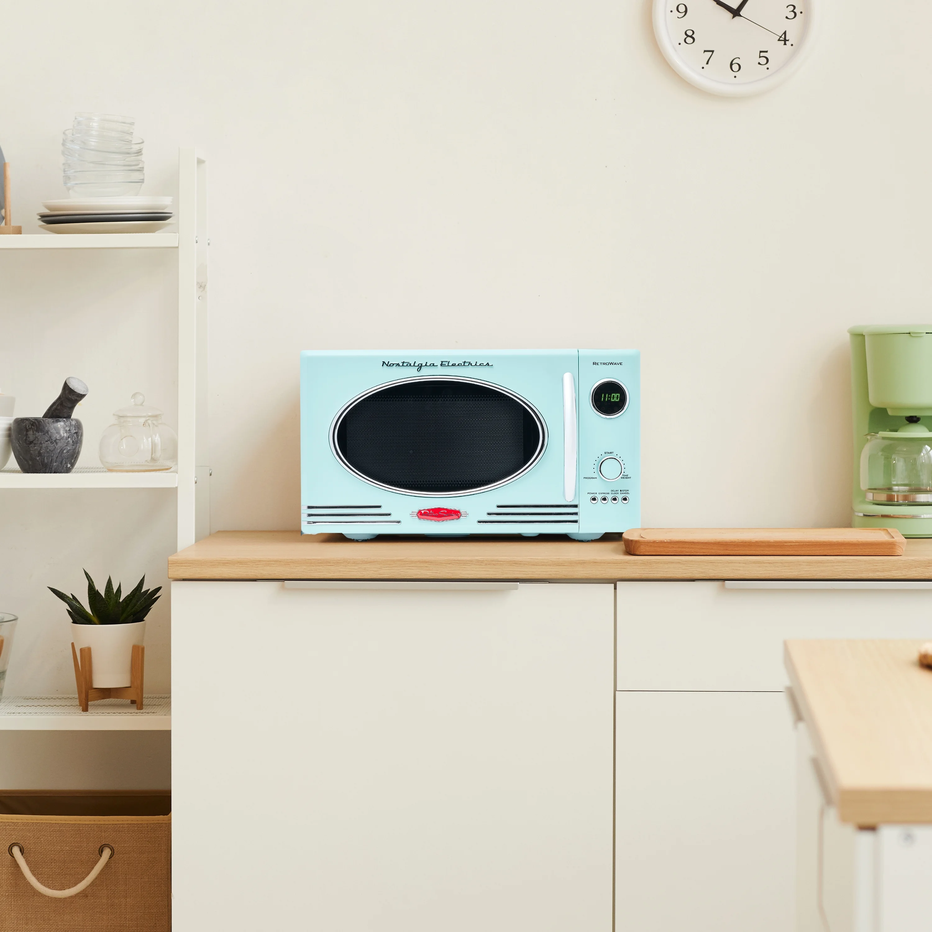 Retro 0.9 Cu. ft. 800-Watt Countertop Microwave Oven, Aqua(Aqua) - Image 6