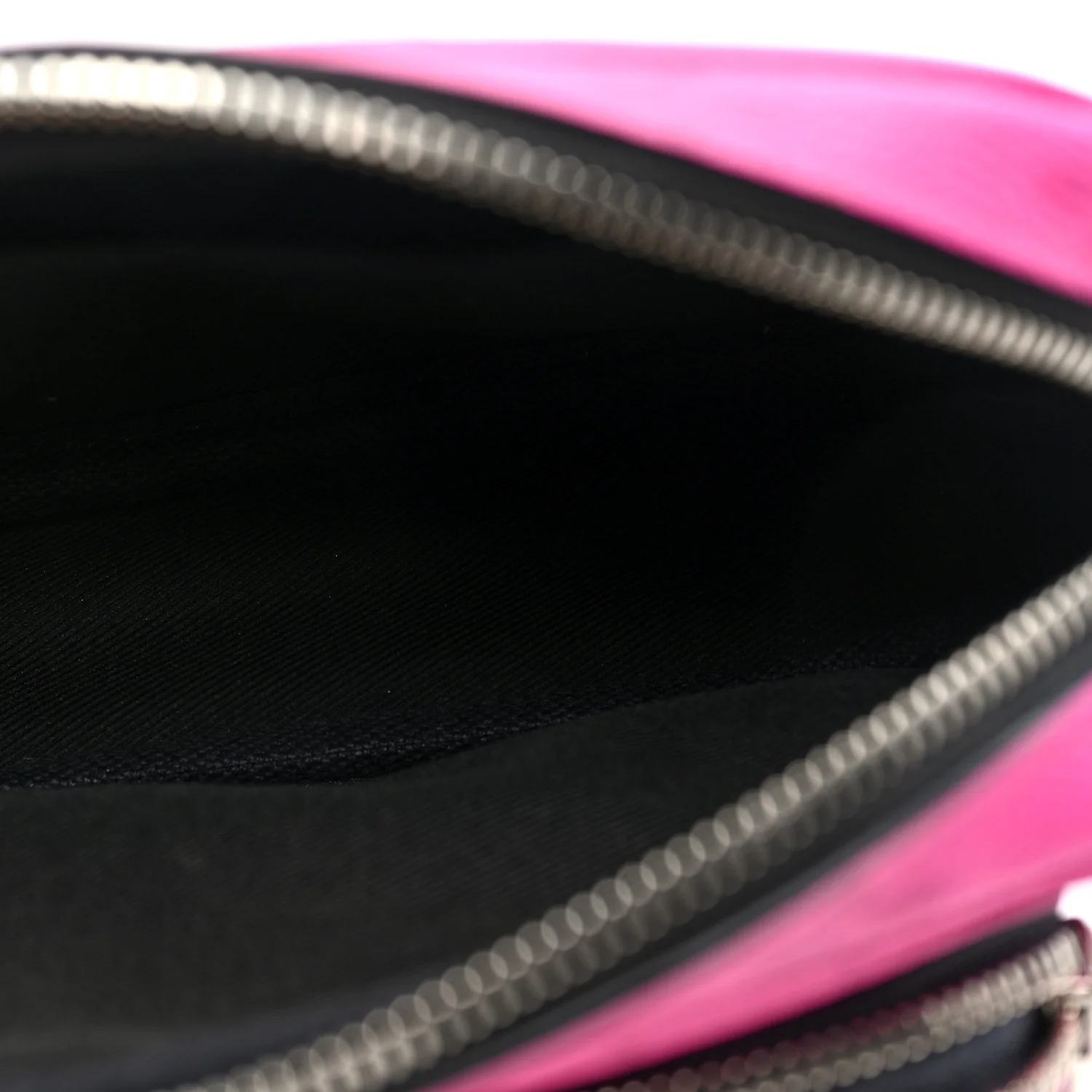 Taigarama Outdoor Pouch Fuchsia