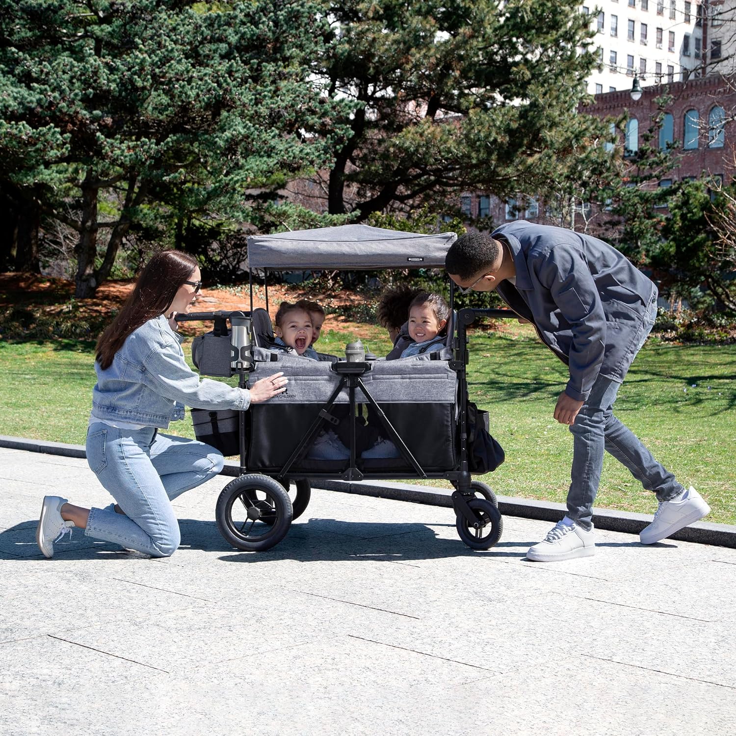 Poussette-wagon Jeep Wrangler Deluxe 4 places par Delta Children, poussette-wagon quadruple haut de gamme