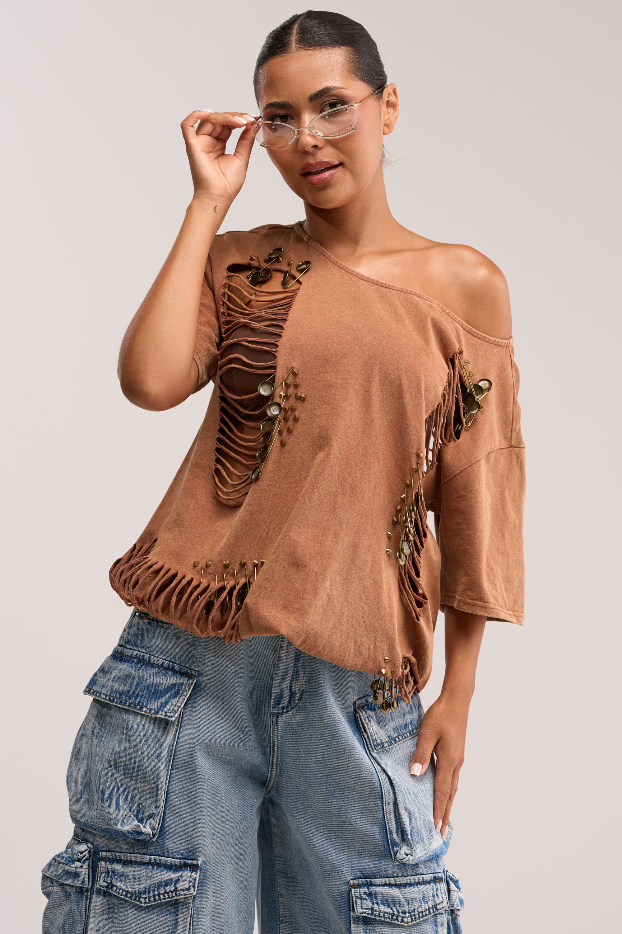 IN THE CUT DISTRESSED TEE - Akira Store