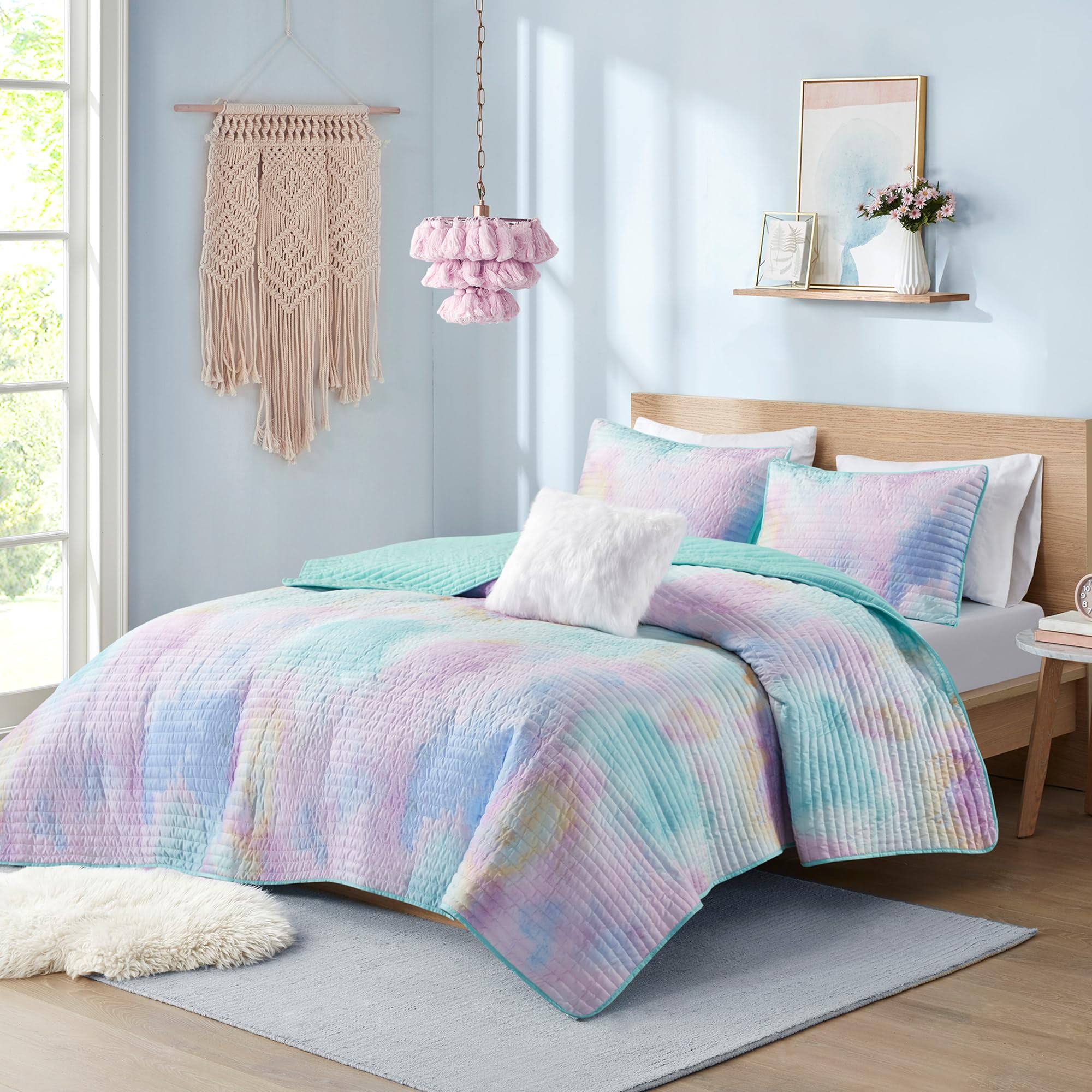 Intelligent Design Cassiopeia Watercolor Tie Dye Printed Quilt Set with Throw Pillow, Full/Queen