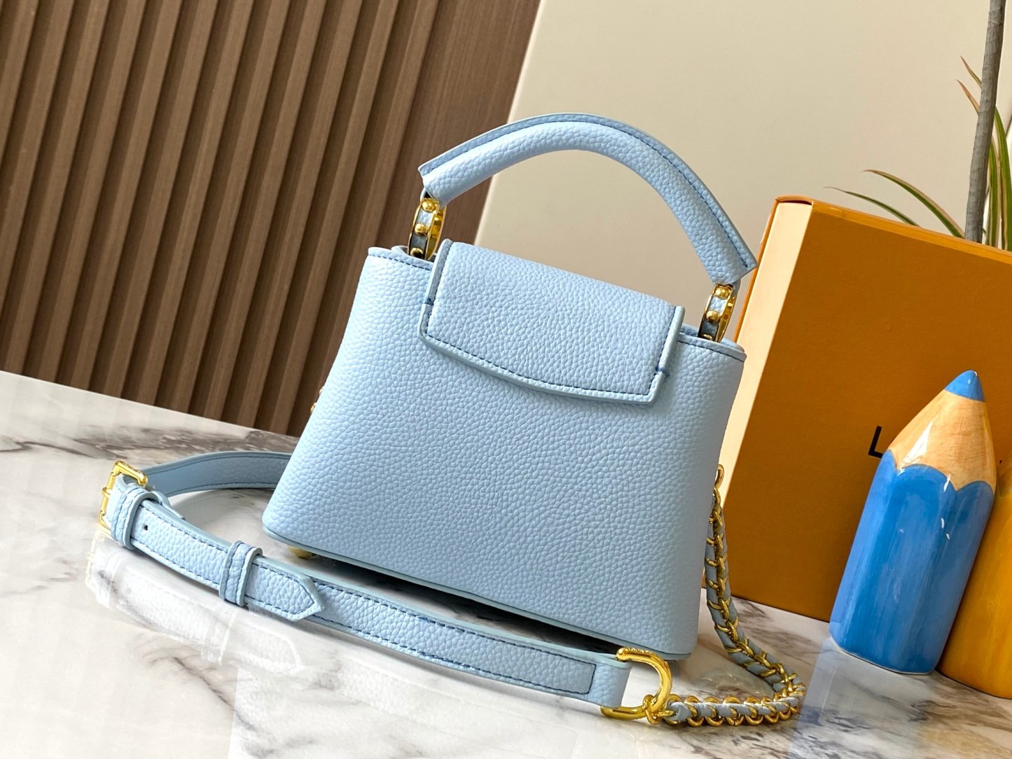 Louis Milky Way Capucines BB  Taurillon leather M23082 size: 21��14��8cm