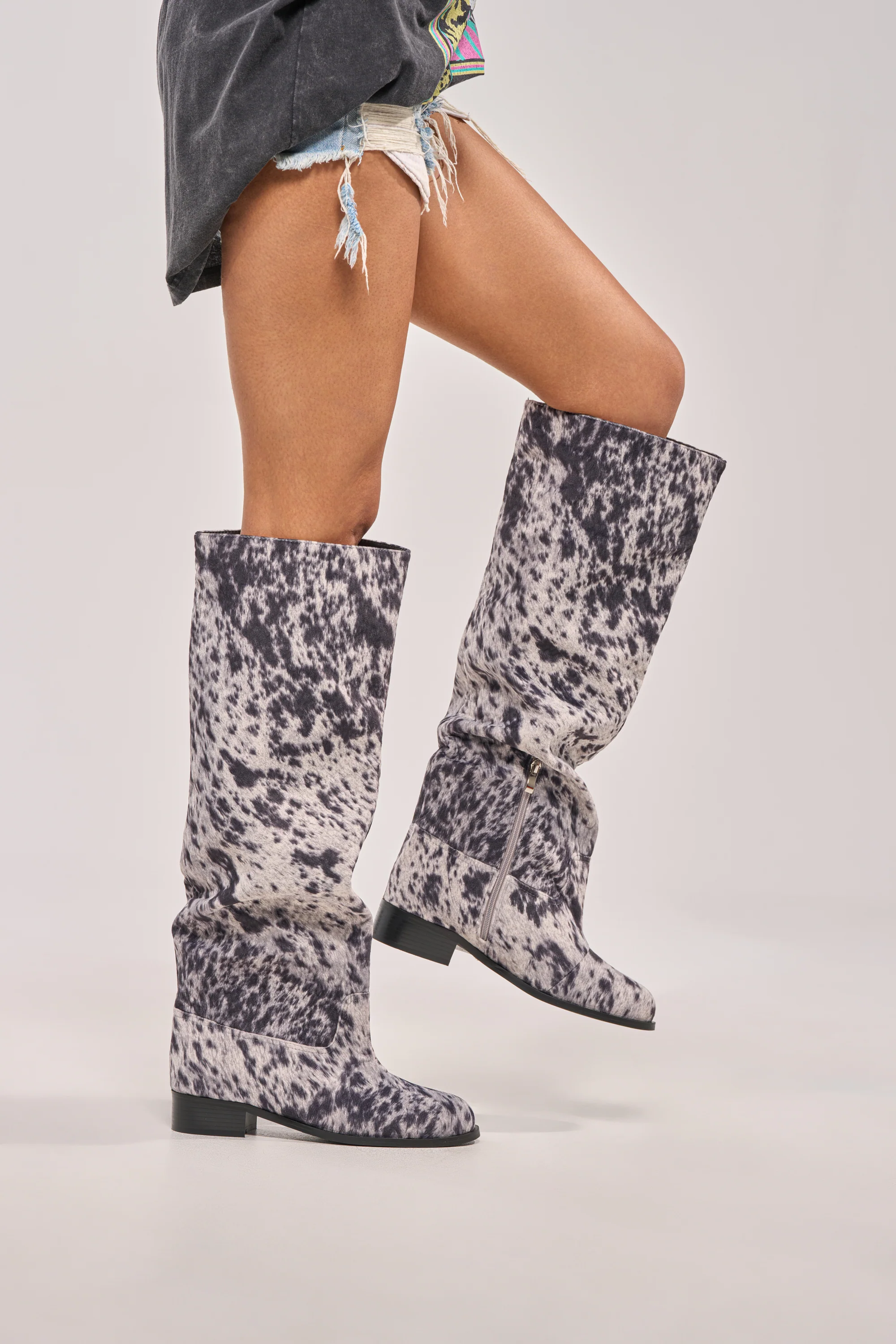 AZALEA WANG CANDACE BLACK AND WHITE SPECKLED FLAT BOOT - Akira Store