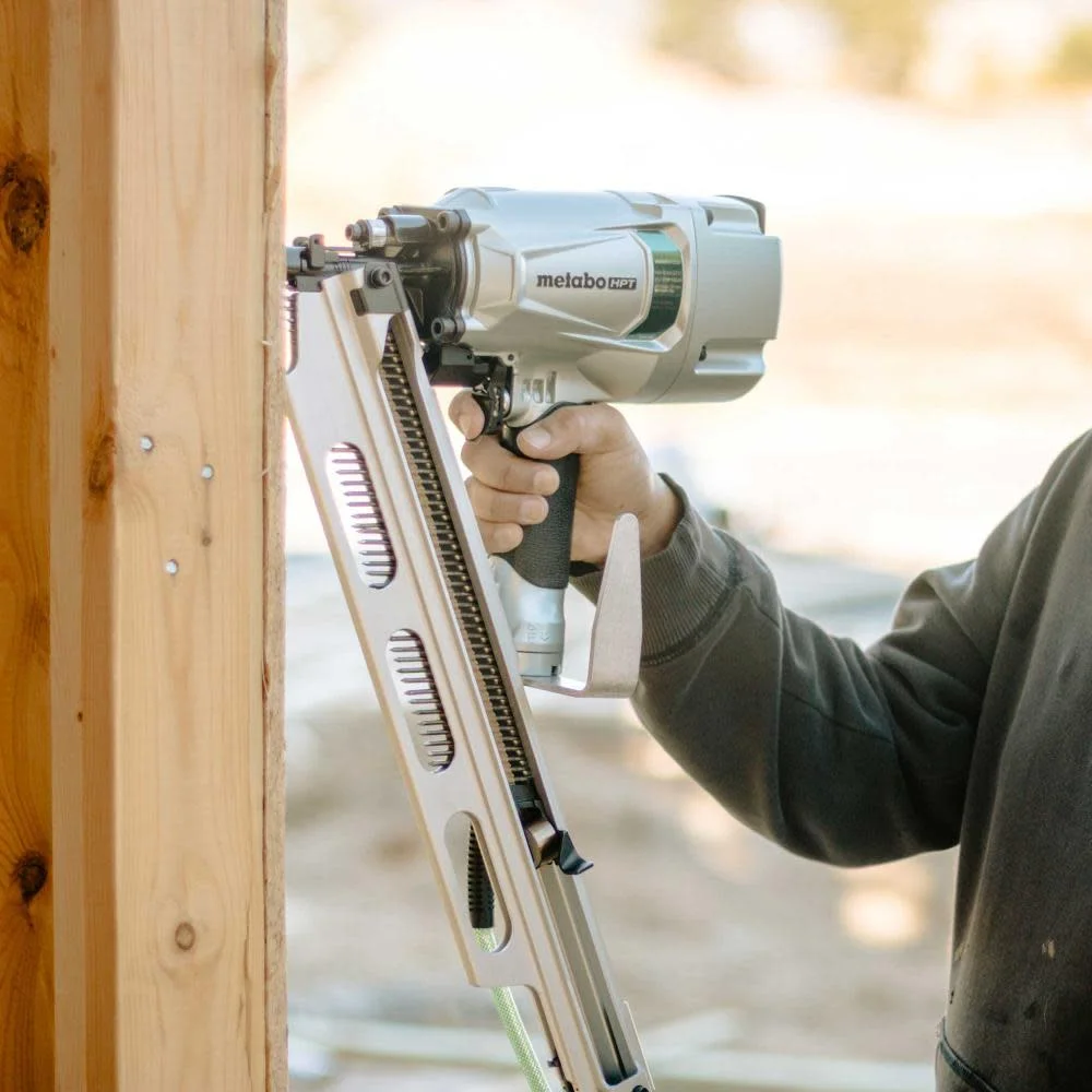 Metabo HPT Framing Nailer | High Grade Aluminum Magazine | Tool - Less Depth Adjustment | Pneumatic | Framing Nails 2 - Inch to 3 - 1/4 - Inch | Rafter Hook | NR83A5(Y)