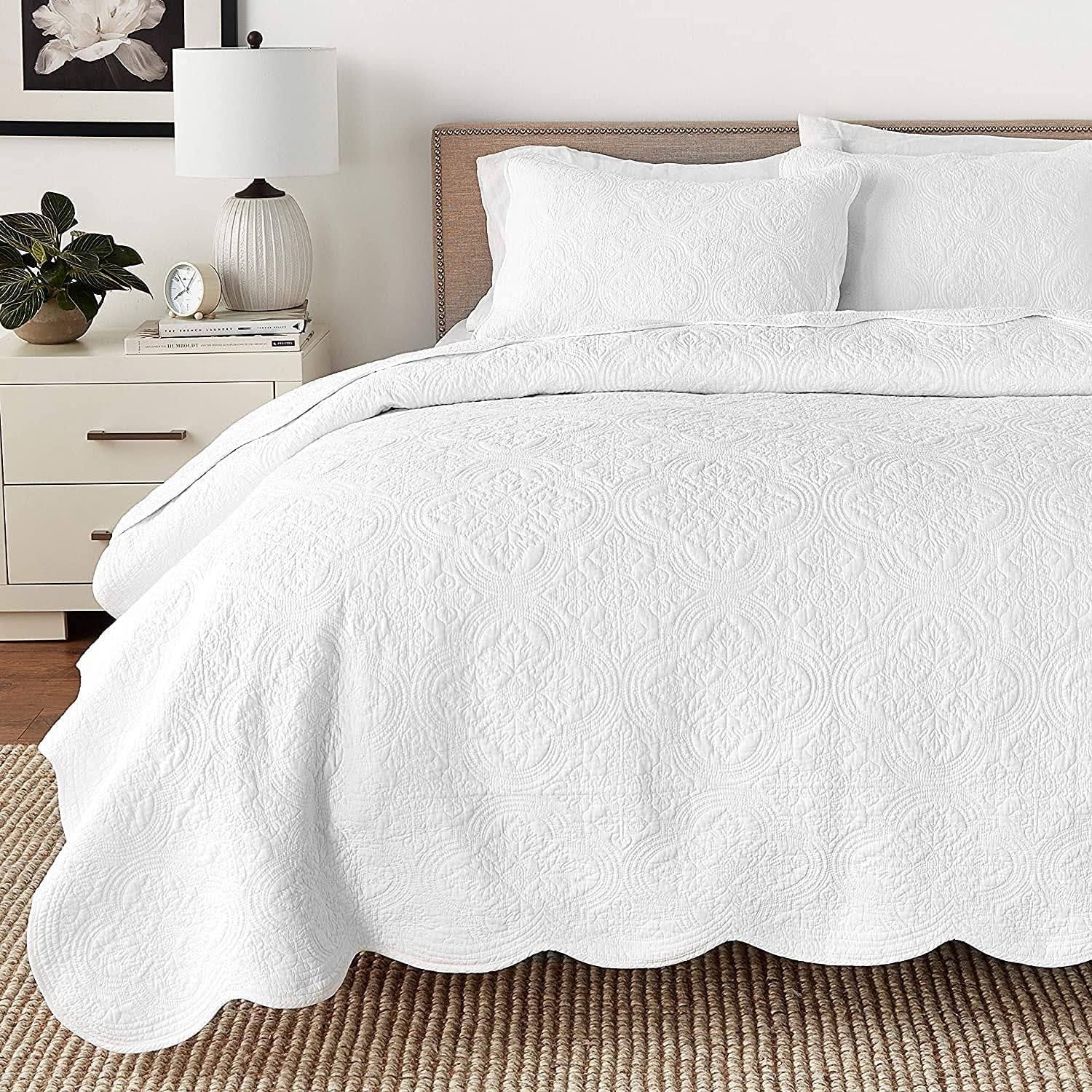 Copper Grove Sagano Blantyre Scalloped Edge Cotton 3-Piece Quilt Bedding Set - White - King