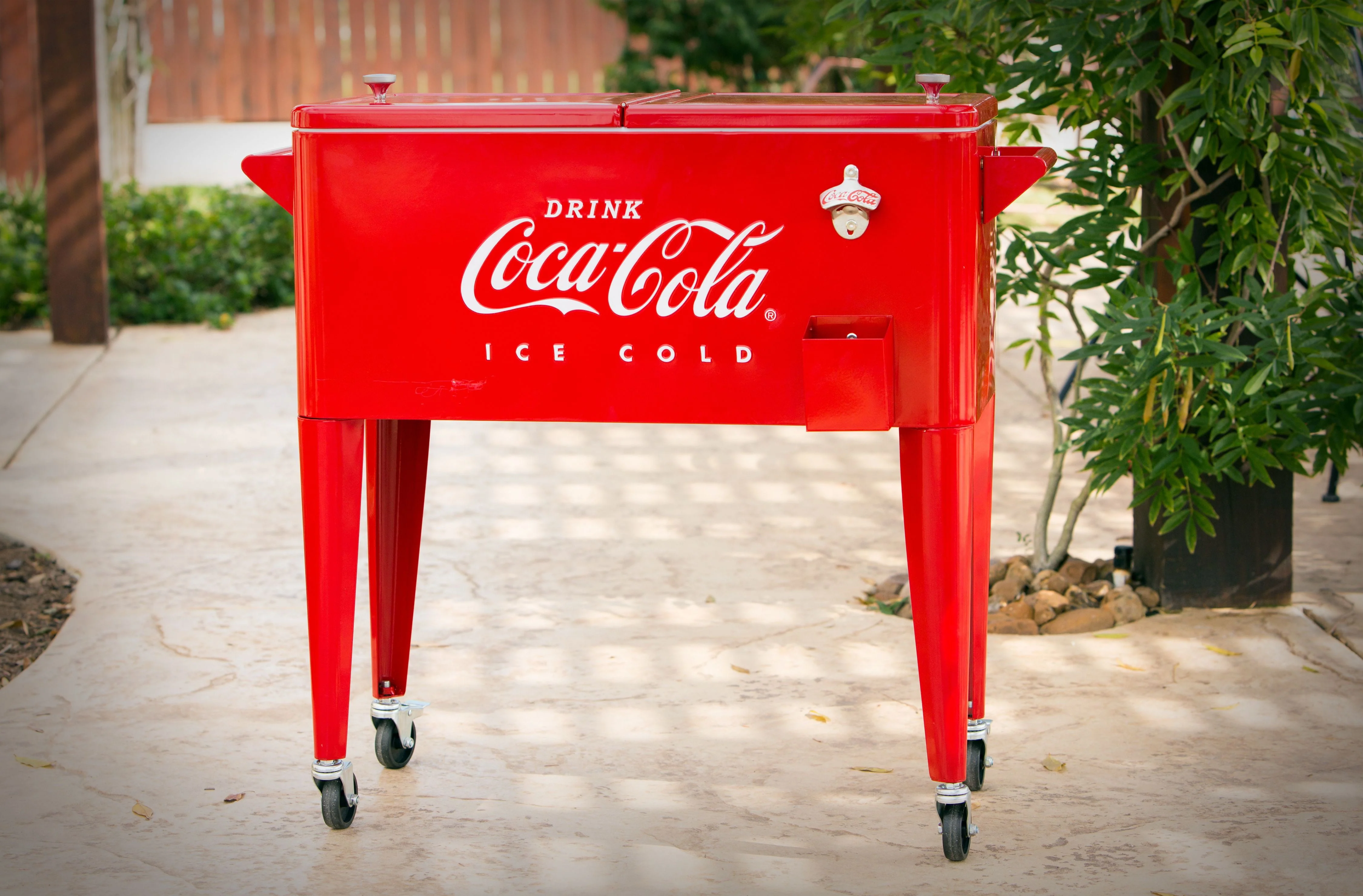 Leigh Country CP 98121 Coca Cola Metal 80 Qt Outdoor Patio Cooler Red Image 3