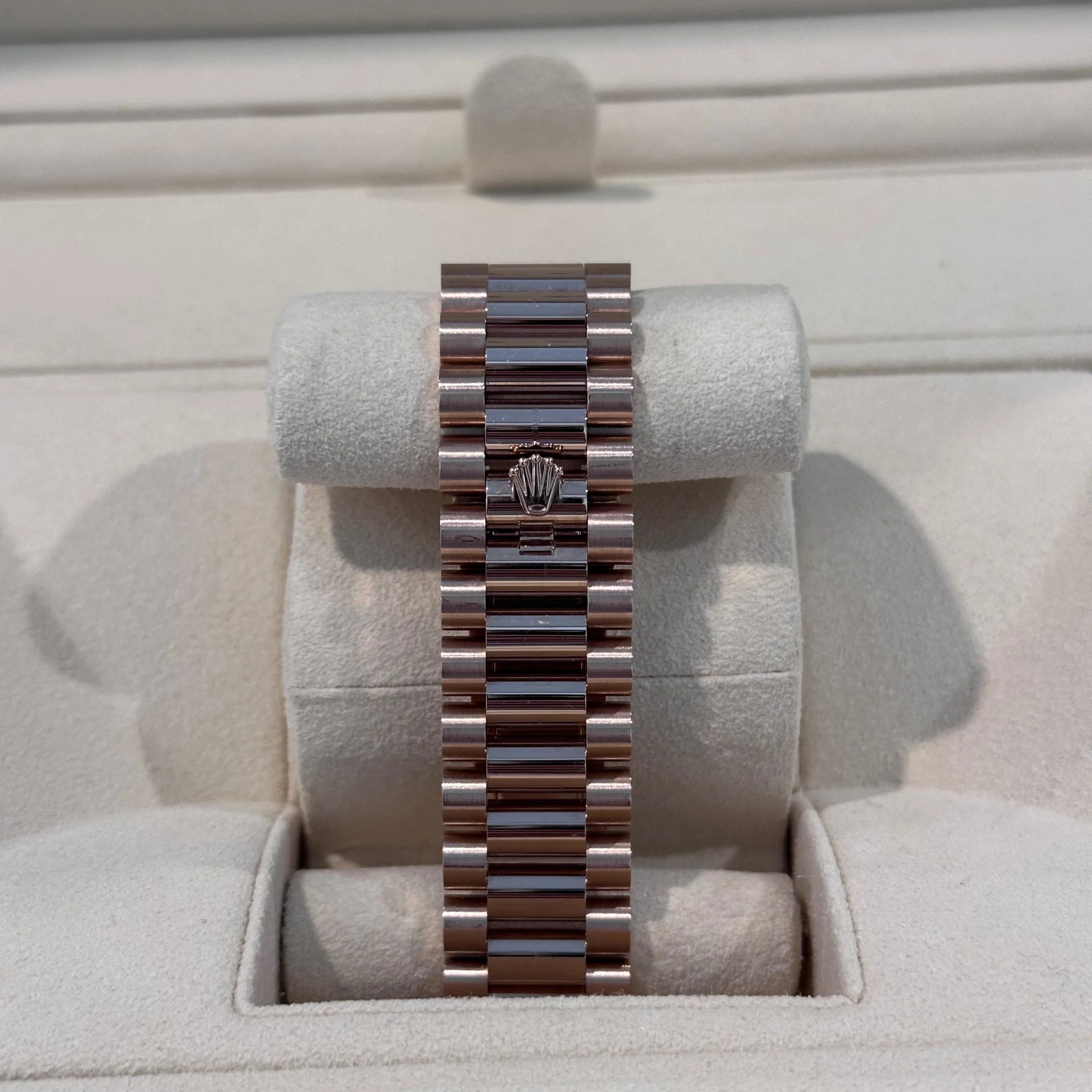[Super Clone]RLX  Day-Date 40mm Diamonds Paved Dial 228345rbr-0002【Super Clone】