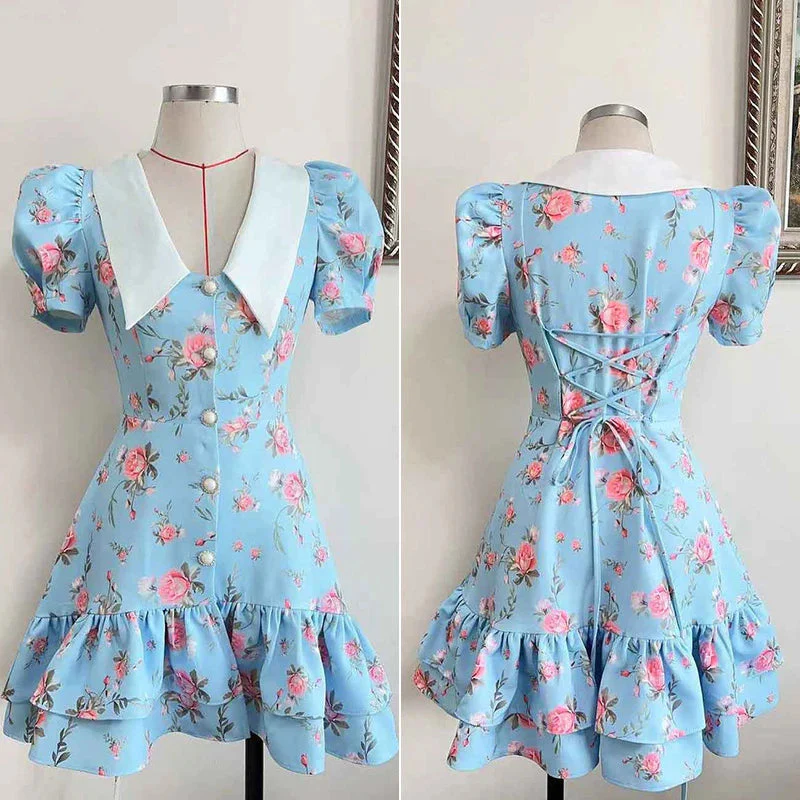Robe courte à volants avec manches bouffantes