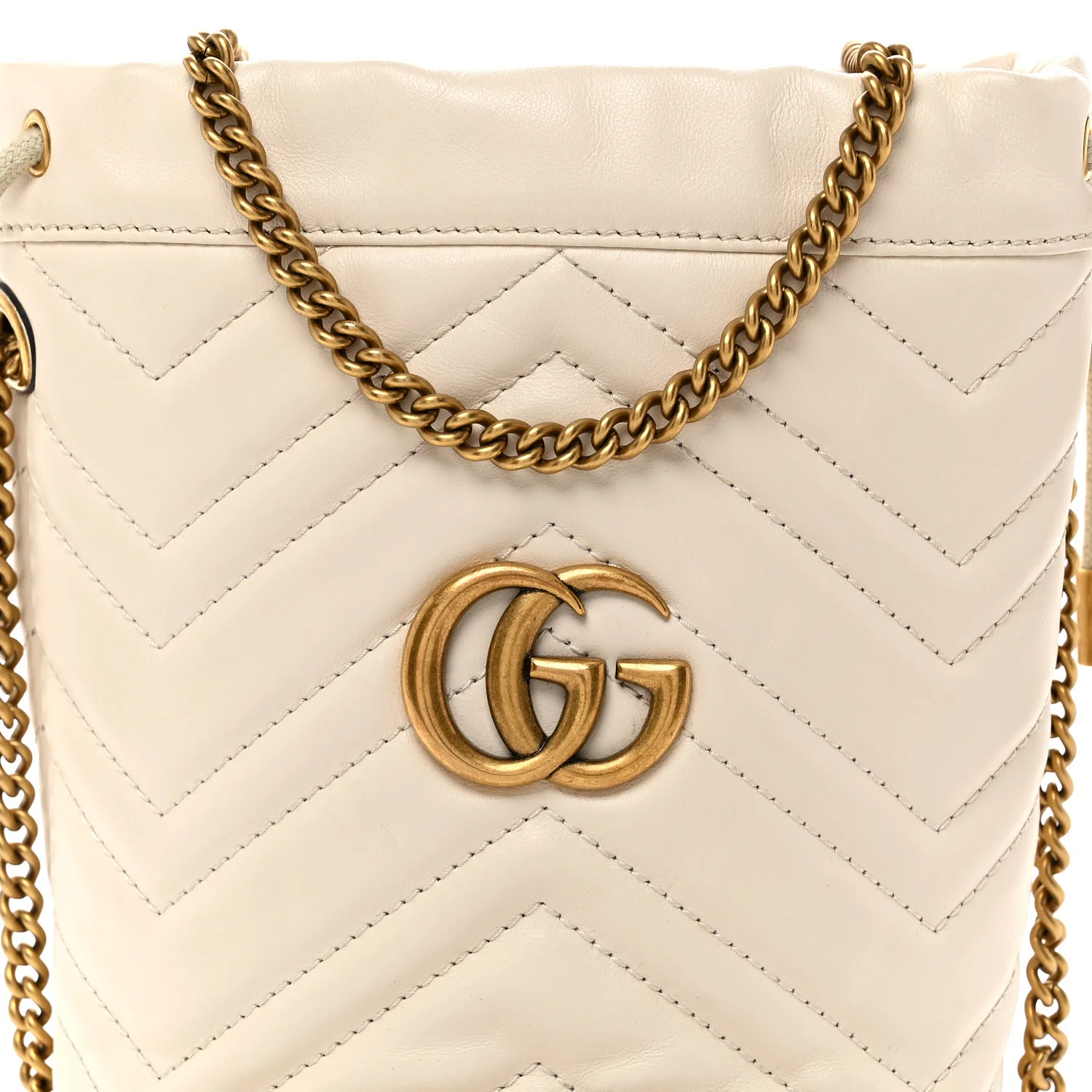 Calfskin Matelasse Mini GG Marmont 2.0 Bucket Bag White