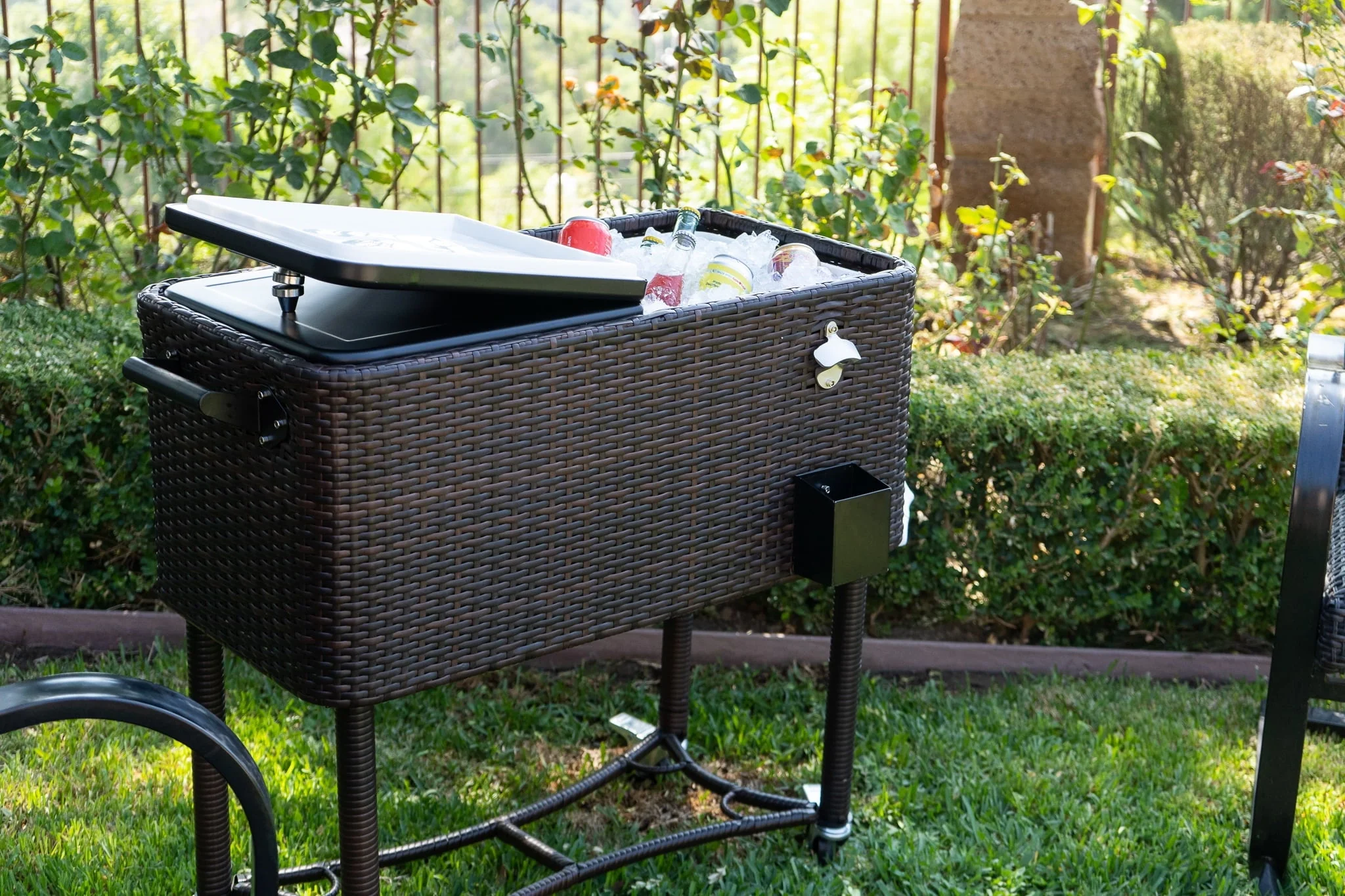 Permasteel 80 - QT Wicker Outdoor Patio Cooler, Hand - Woven Wicker Cooler Cart, Rolling Cooler on Wheels with Handle, Brown
